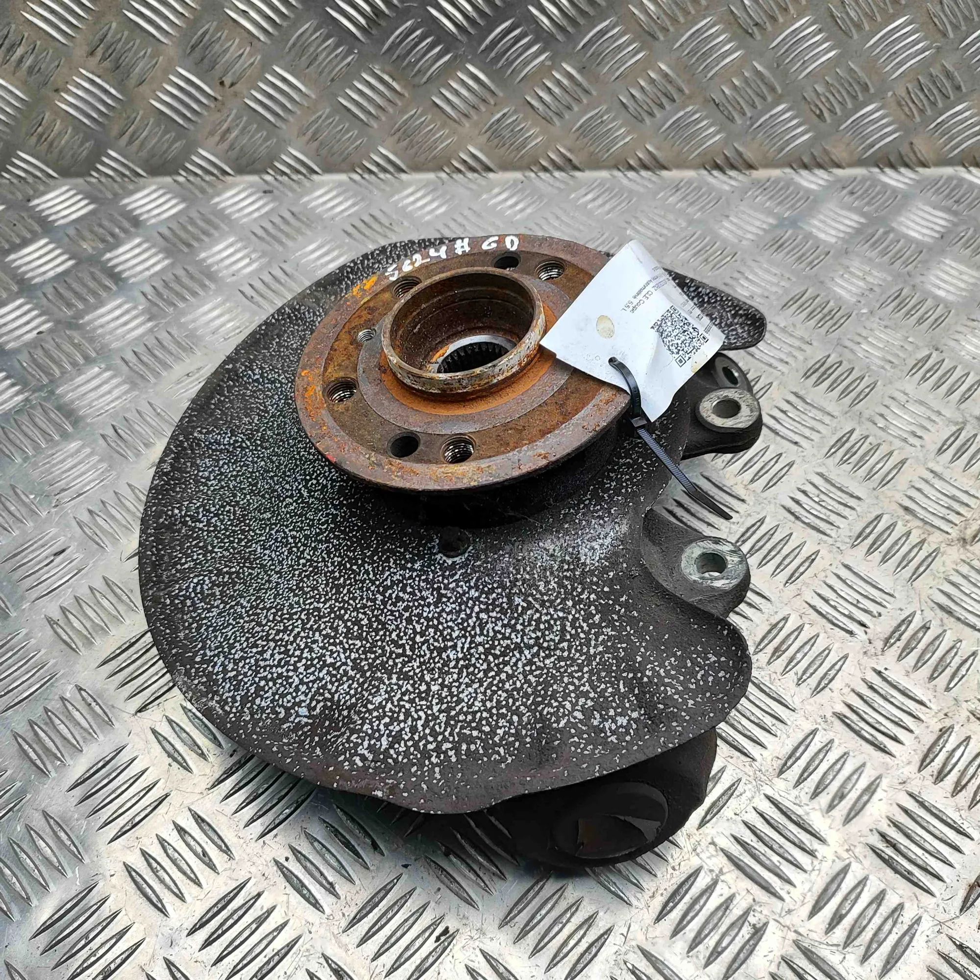 Mercedes-Benz ML / GLE (W166) Rear Right Wheel Hub Rear Right Wheel Hub — MERCEDES BENZ GLE (Coupe...