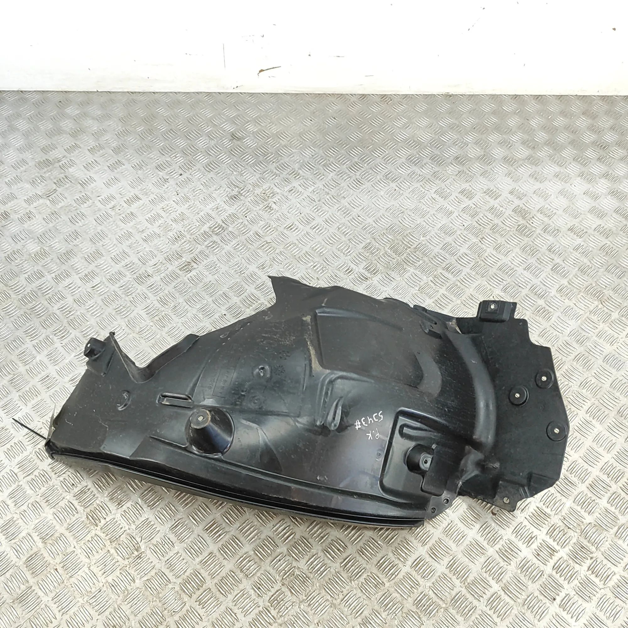 Mercedes-Benz A (W177) Wheel arch liner — front — left — rear section Wheel arch liner — front — left — rear section ...