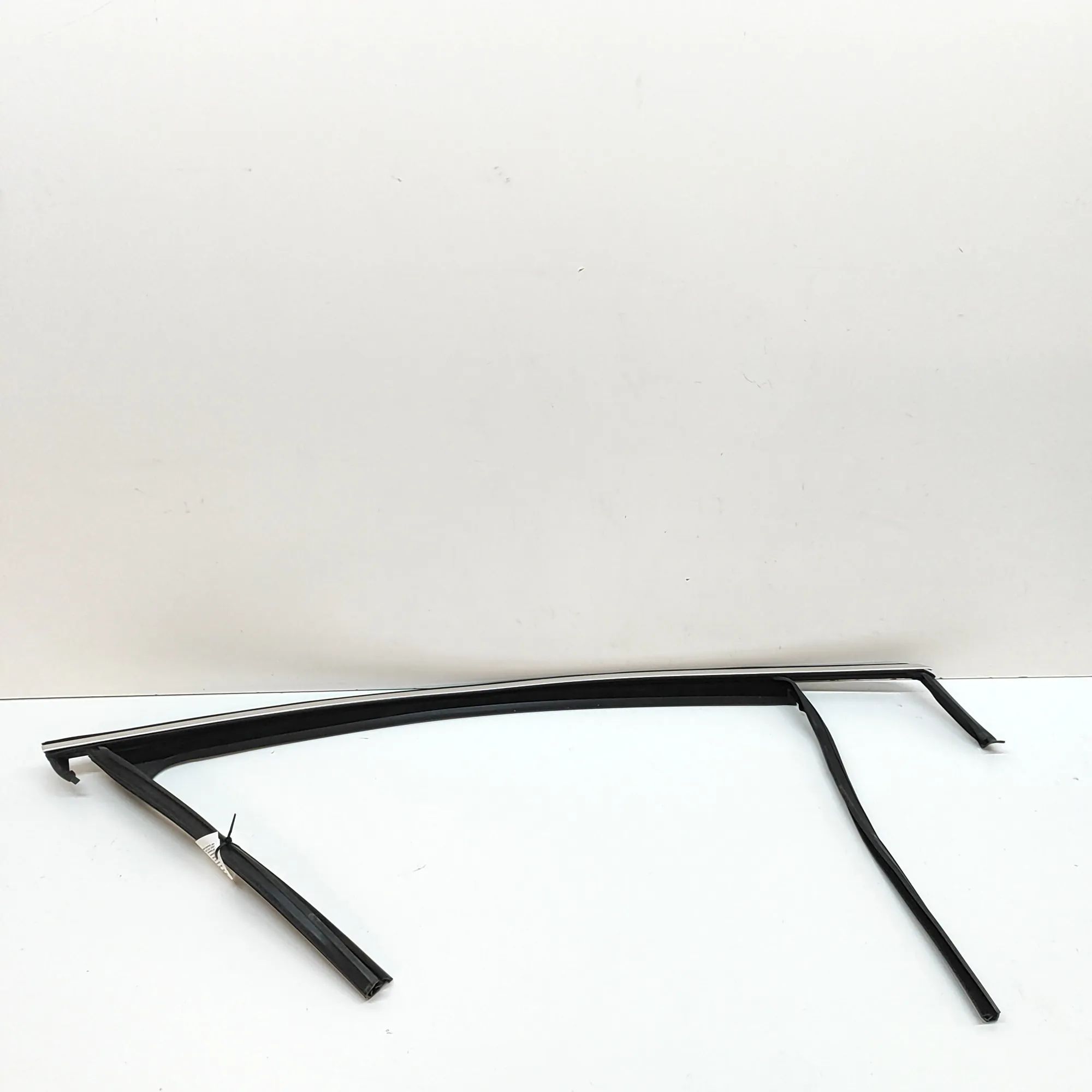 Skoda Enyaq Upper door trim strip — front right Upper door trim strip — front right — SKODA ENY...