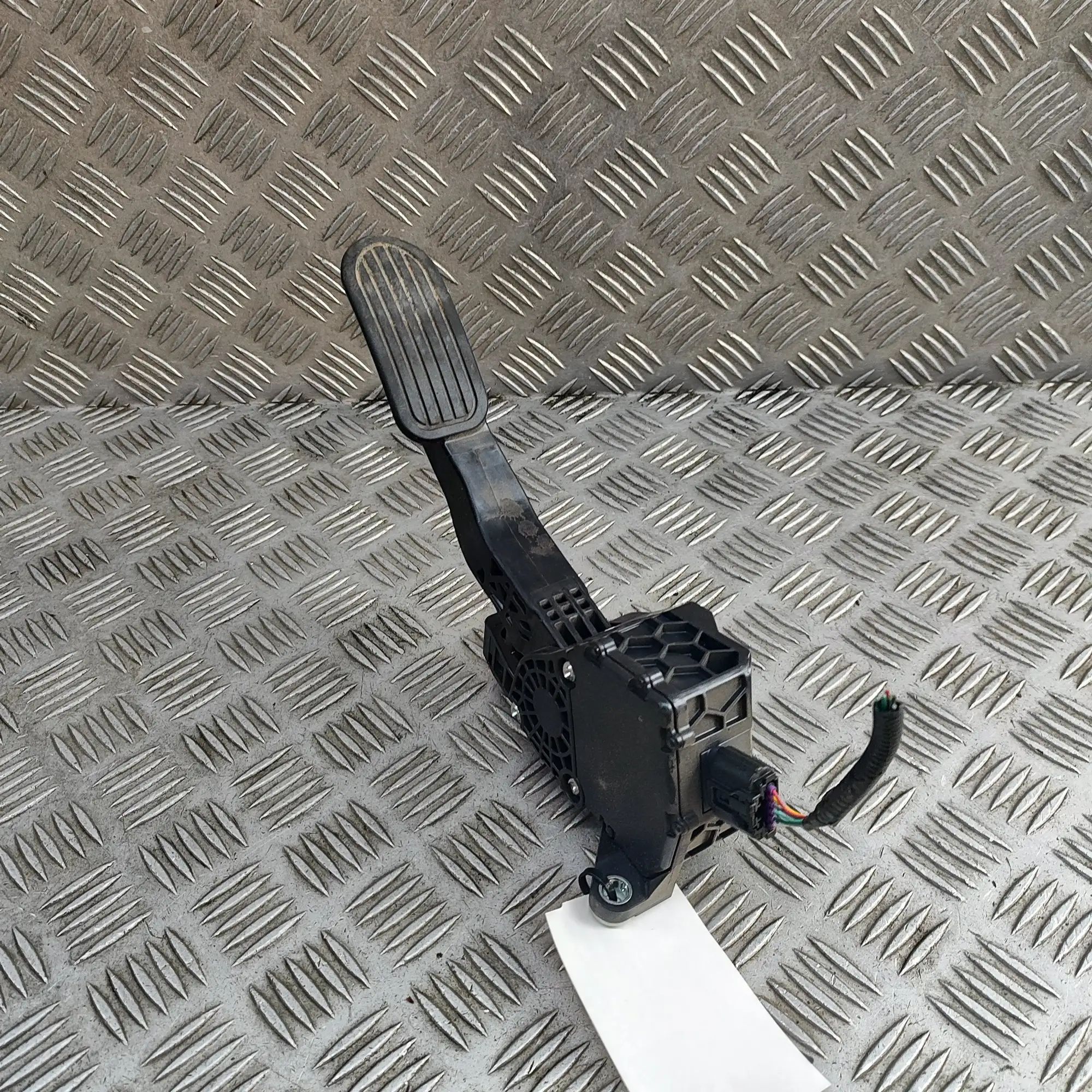 Toyota Hilux Throttle Pedal Throttle Pedal — TOYOTA HILUX (VIII Pick-up _N1...