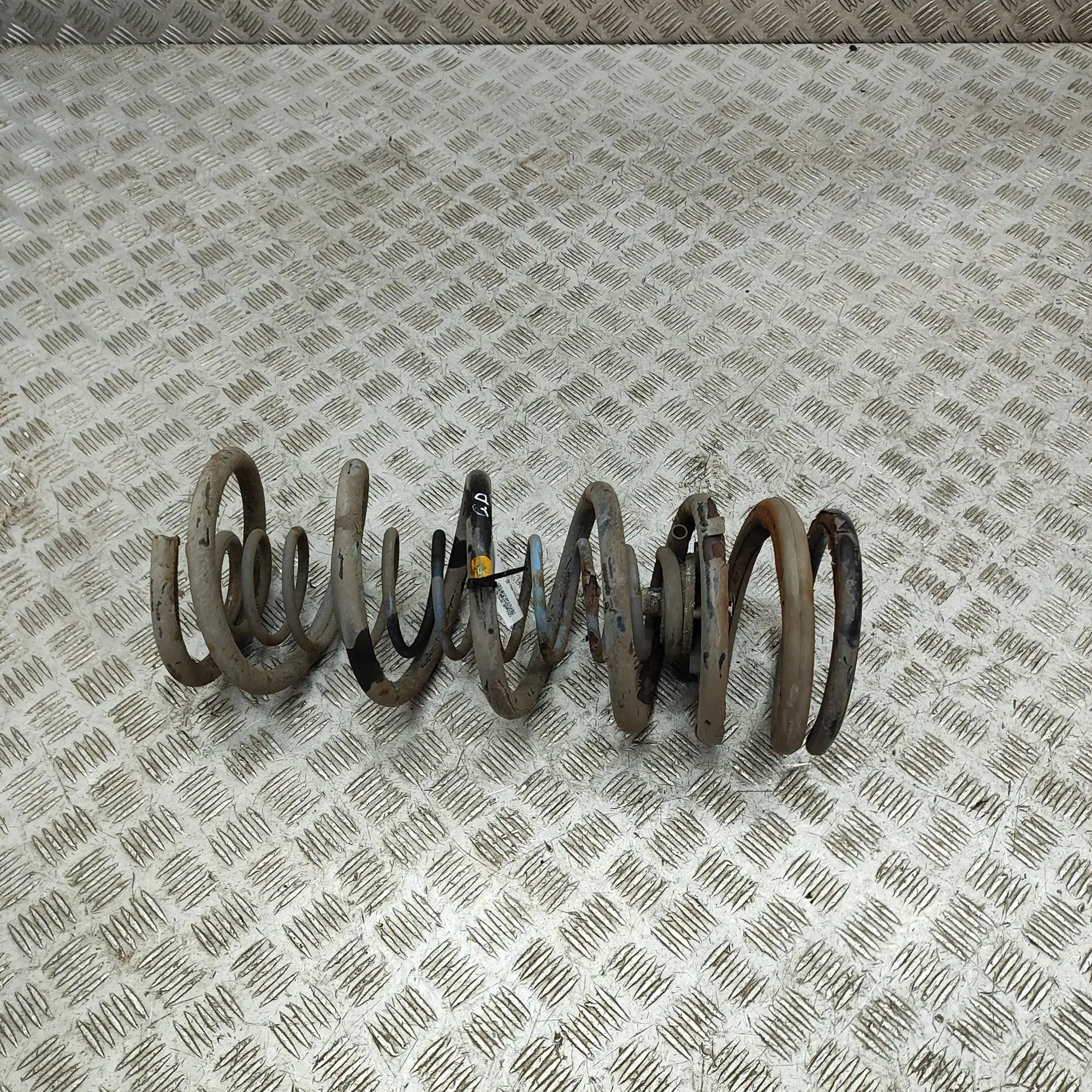 Nissan Patrol (Y61) Coil spring — rear right Coil spring — rear right — NISSAN PATROL (GR V ...