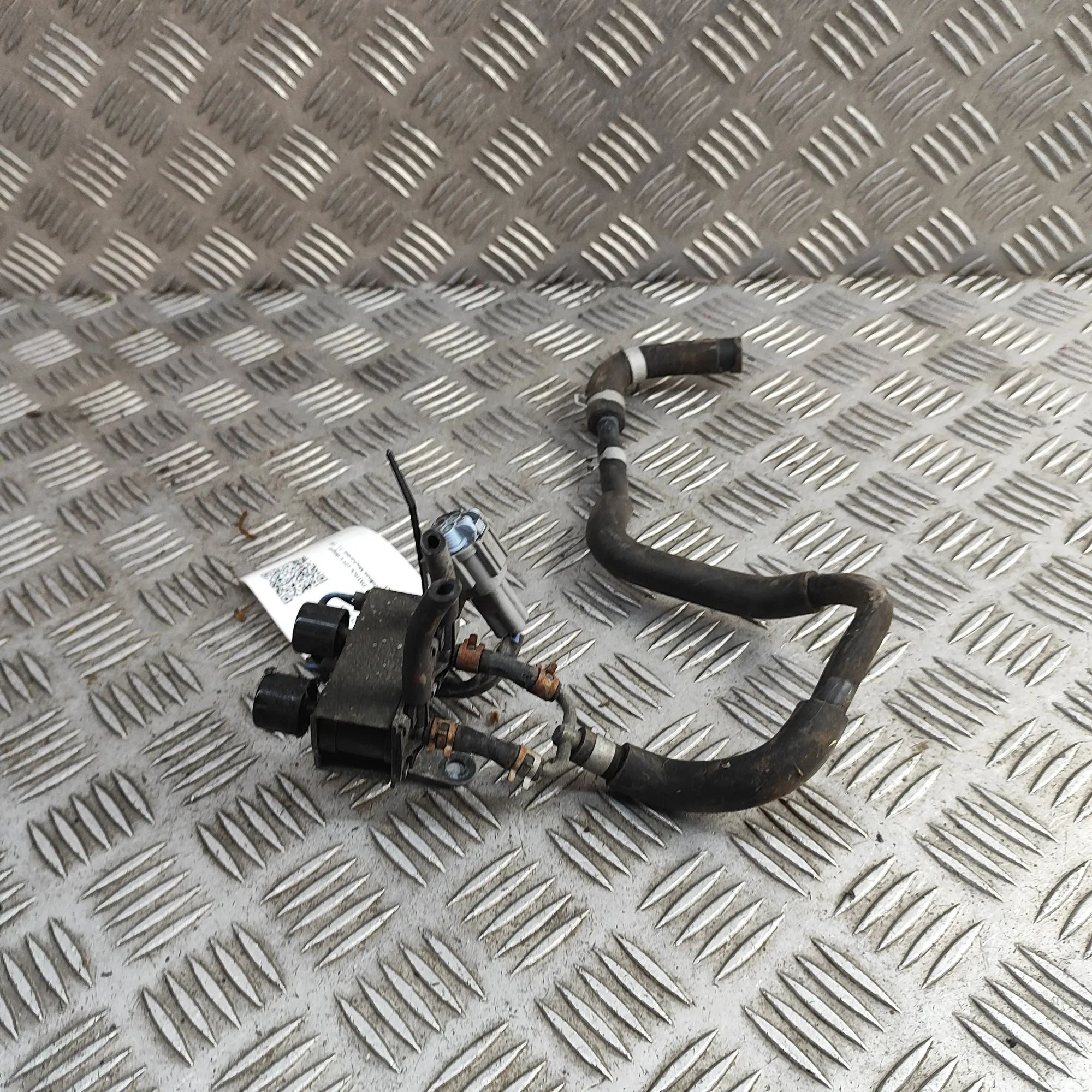 Nissan Patrol (Y61) Solenoid valve Solenoid Valve — NISSAN PATROL (GR V Wagon Y61)...