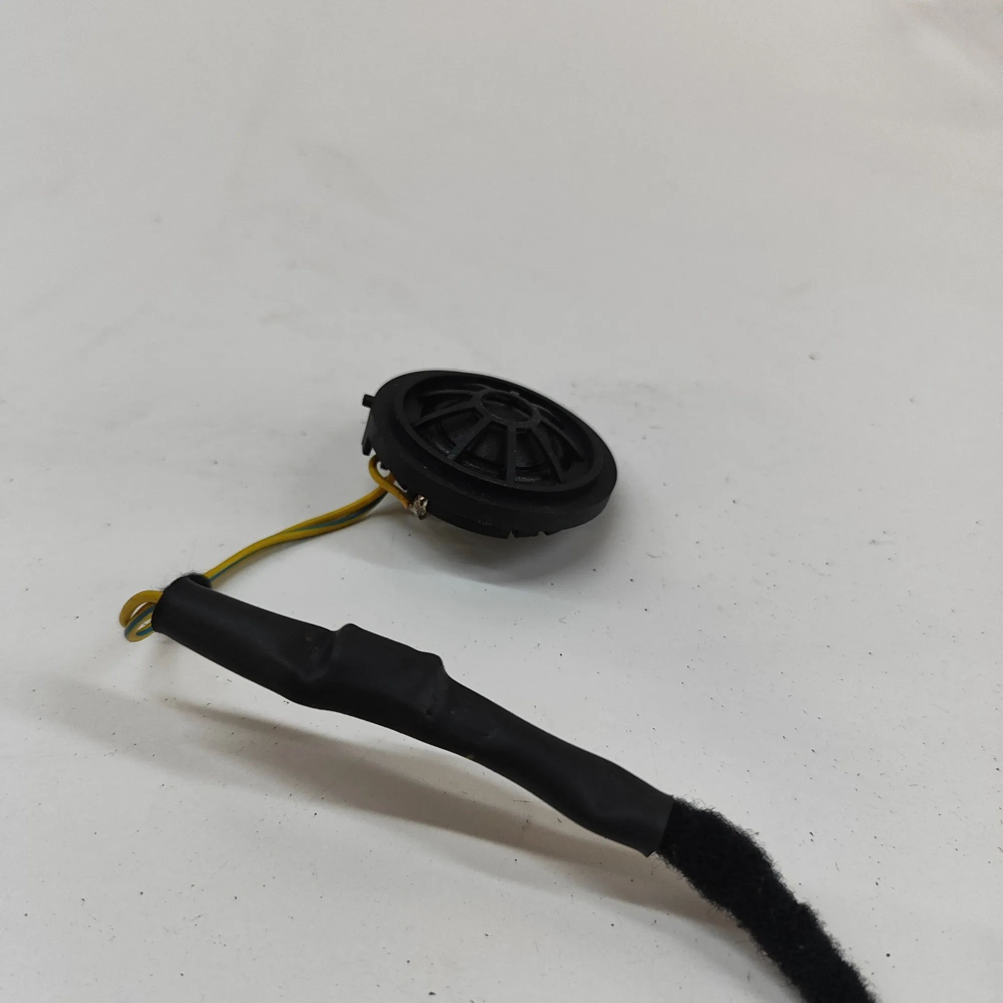 BMW X6 (E71 / E72) Front Right Door Speaker Front Right Door Speaker — BMW X6 (E71, E72) (2...