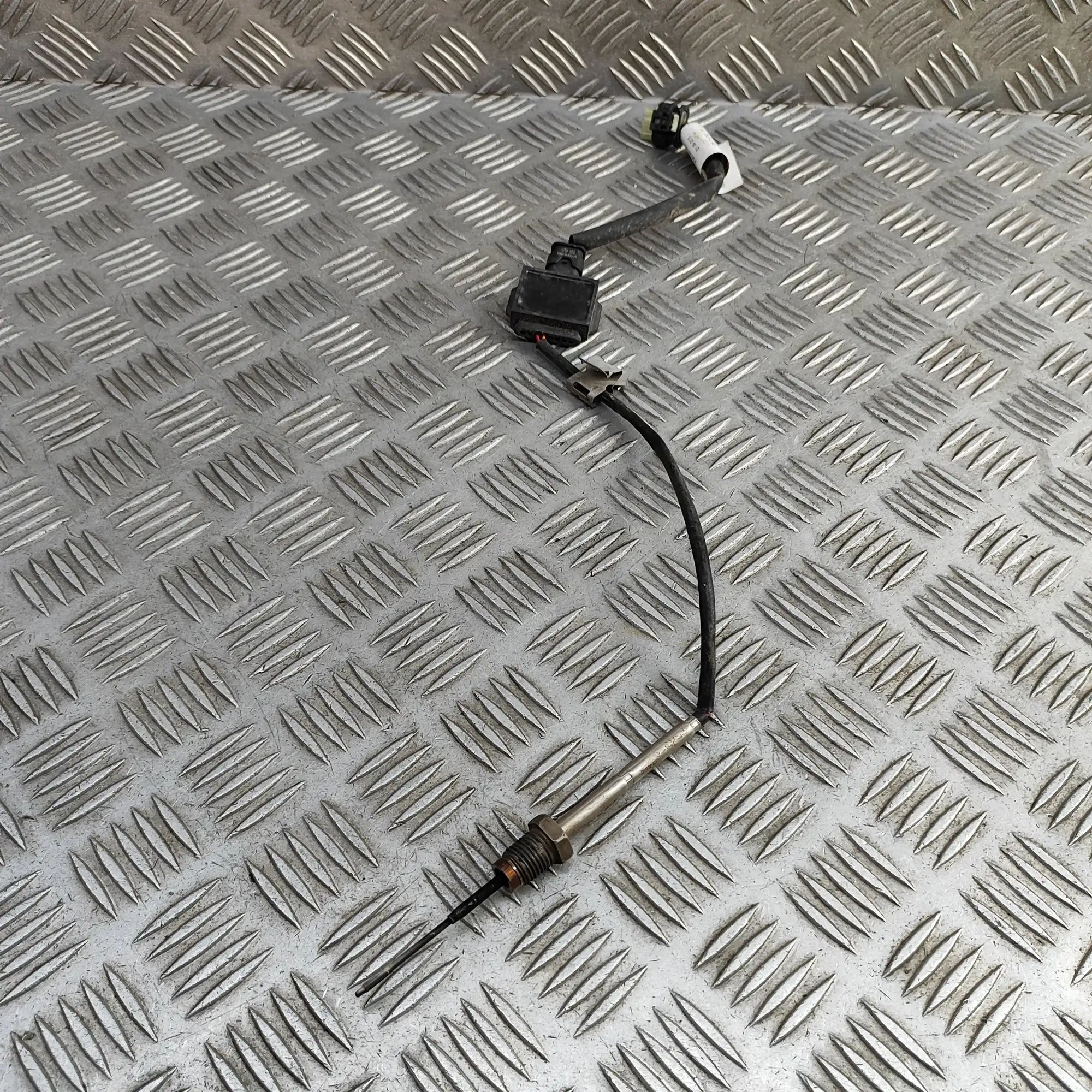 Mercedes-Benz GLC (X253) Pakokaasun lämpötila-anturi Exhaust gas temperature sensor — MERCEDES BENZ ...