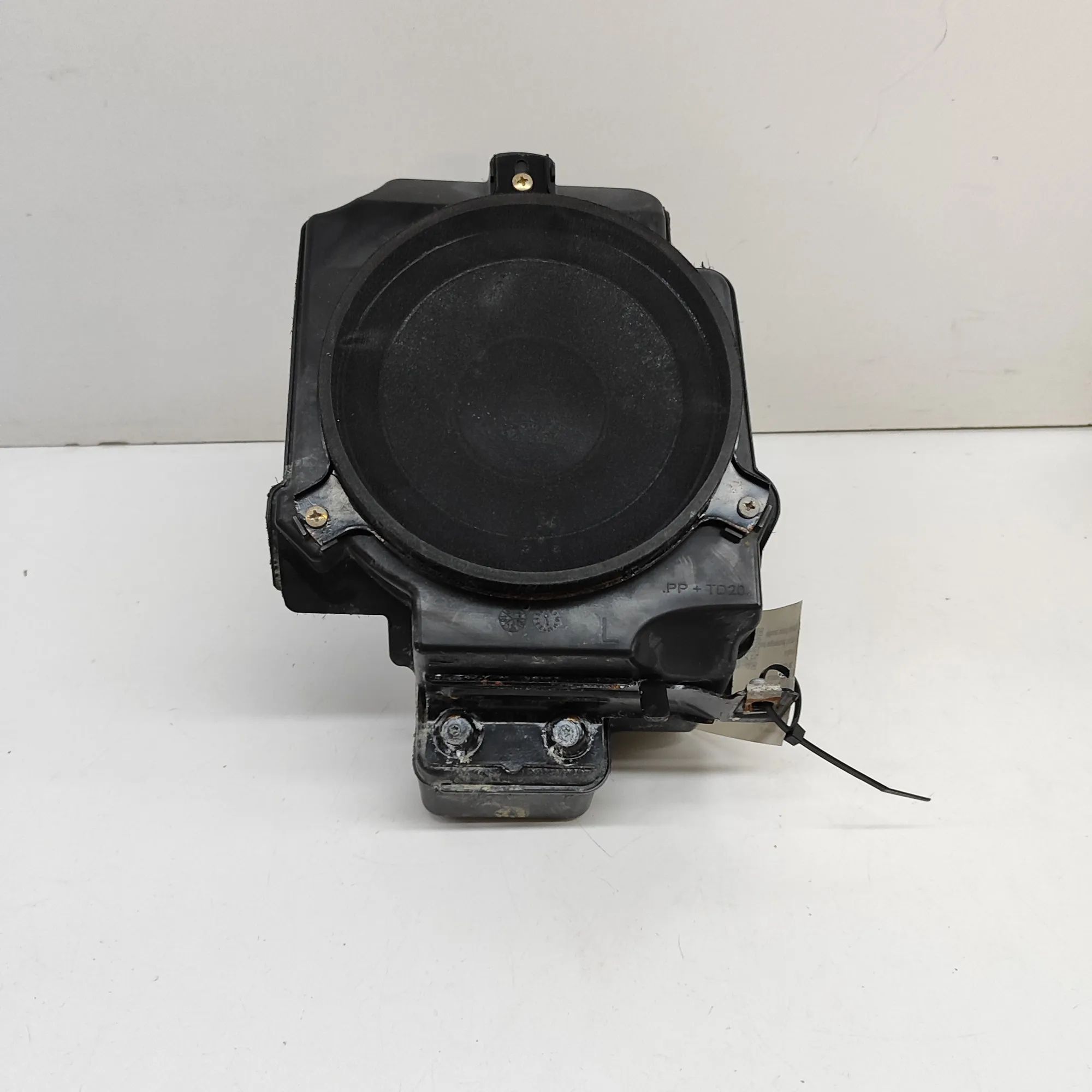 Jeep Wrangler (JK) Floor subwoofer — left Floor subwoofer — left — JEEP WRANGLER (III JK)...