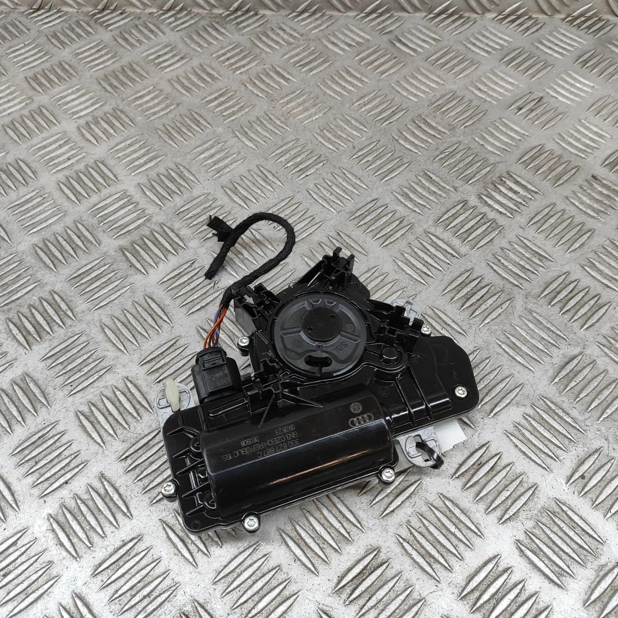 Audi Q4 e-tron Tailgate Boot Soft Close Motor Tailgate Boot Soft Close Motor — AUDI Q4 (Sport...