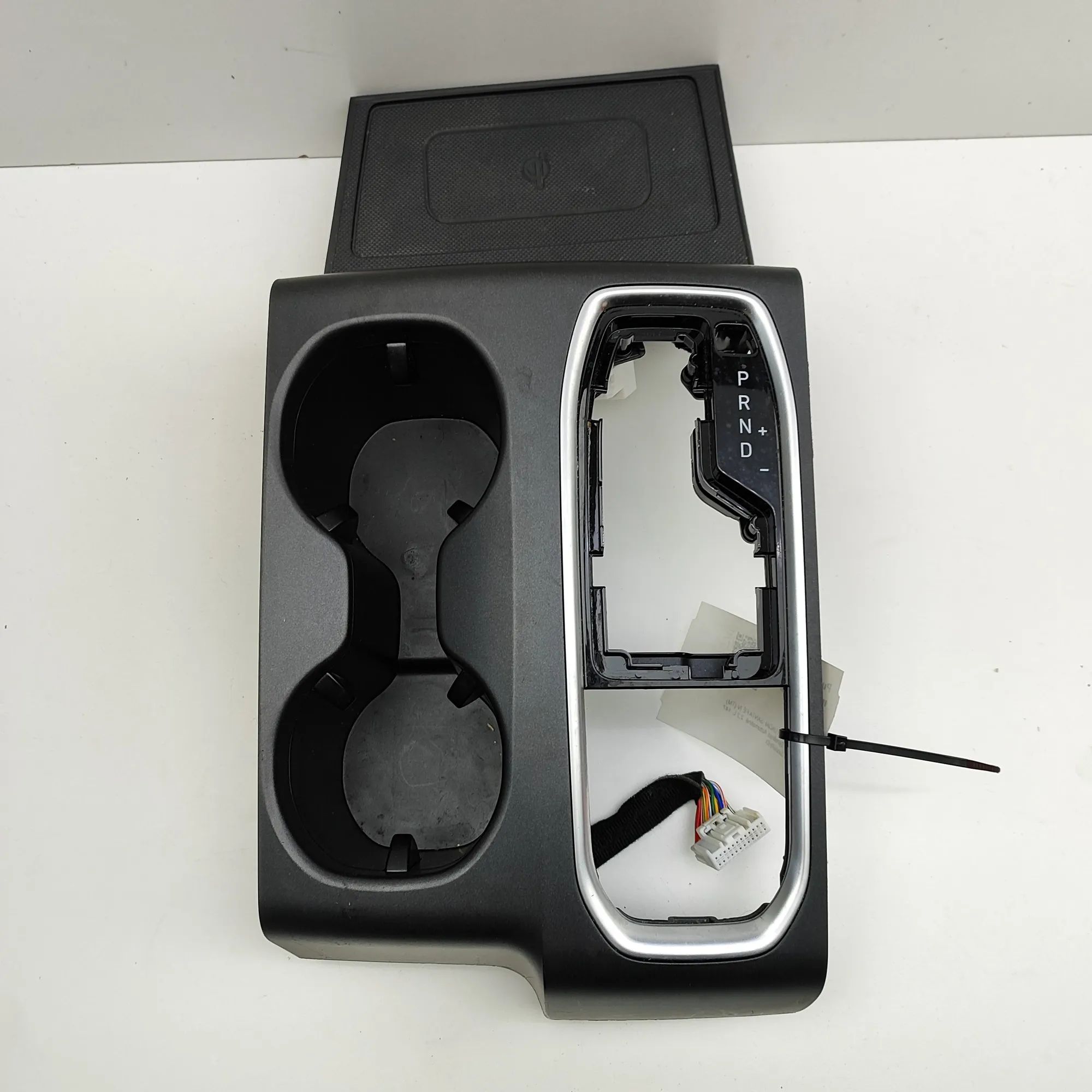 Hyundai Santa Fe Topsihoidja Cup holder — HYUNDAI SANTA (FÉ IV TM) (2018-......