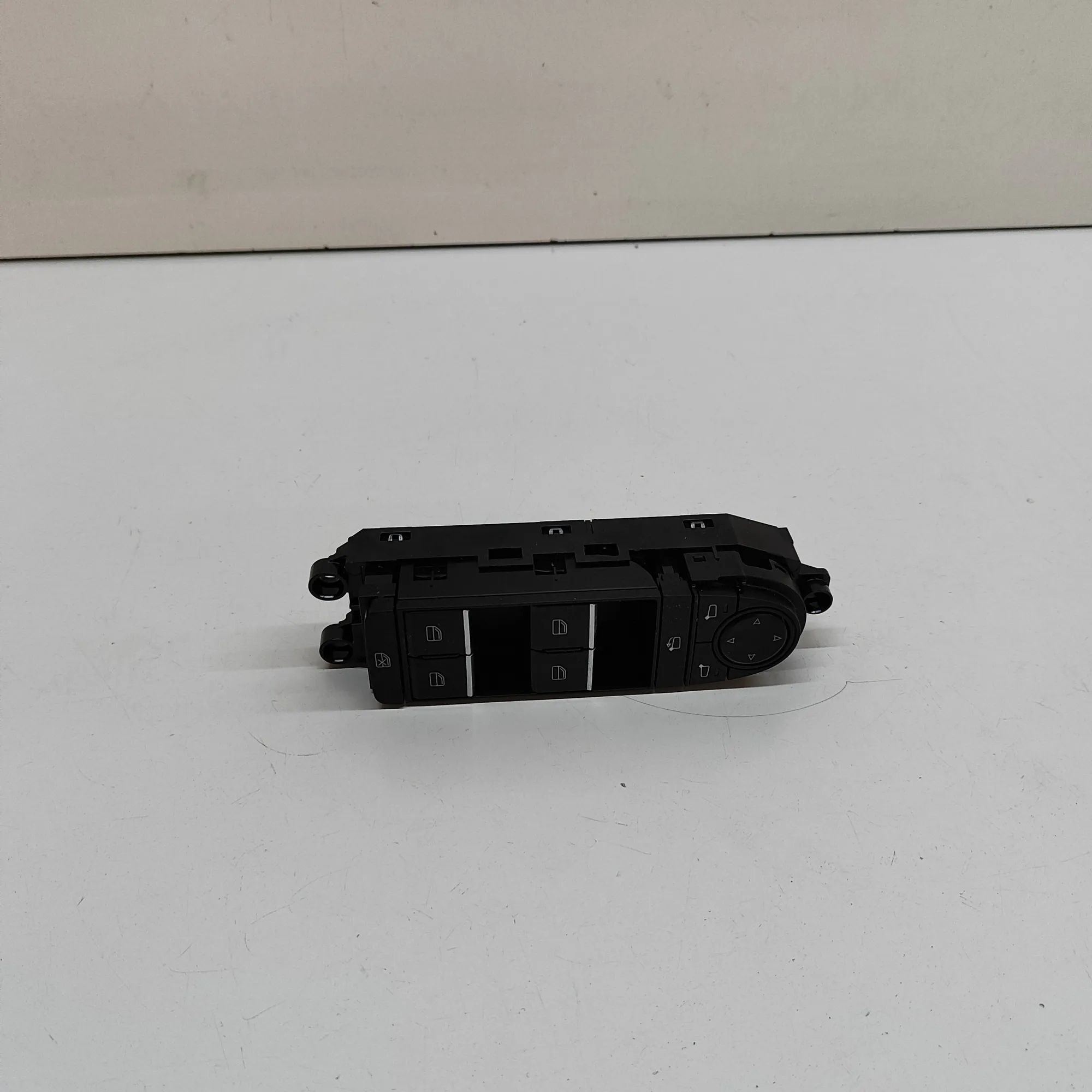 Mazda 3 (BP) Door window switch — front right Door window switch — front right — MAZDA CX-3 (...
