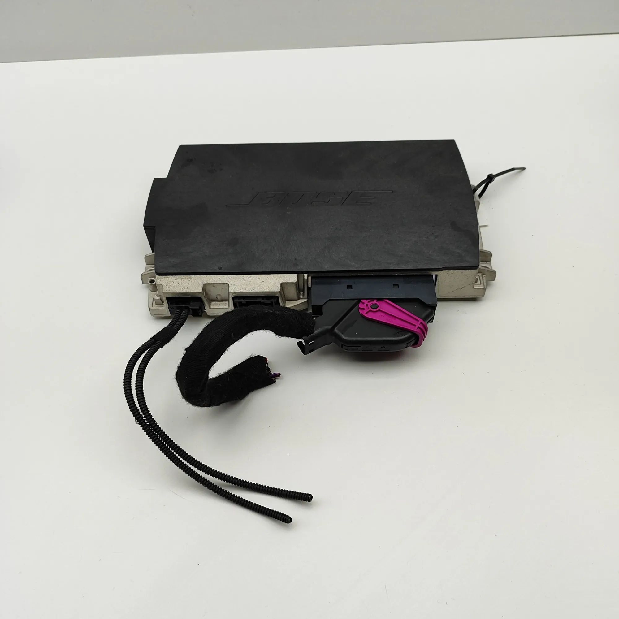 Audi A6 (C7) Sound amplifier Sound amplifier — AUDI A6 (Avant 4G5, C7, 4GD) ...