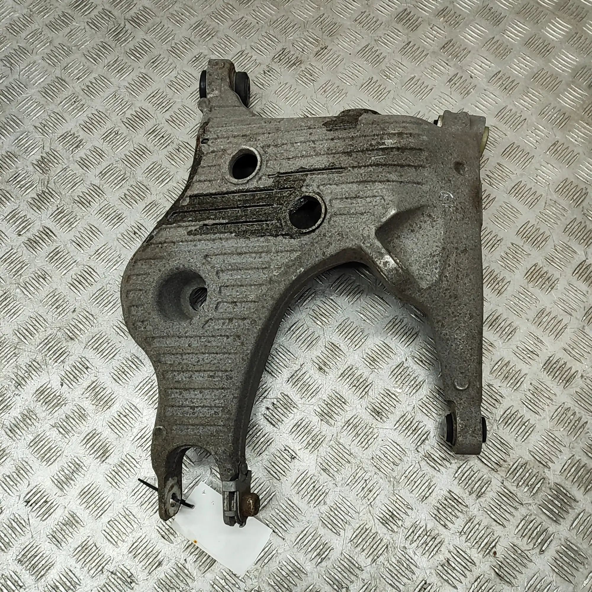 Land Rover Range Rover Sport (L494) Rear Left Lower Control Arm Rear Left Lower Control Arm — LAND ROVER RANGE ...
