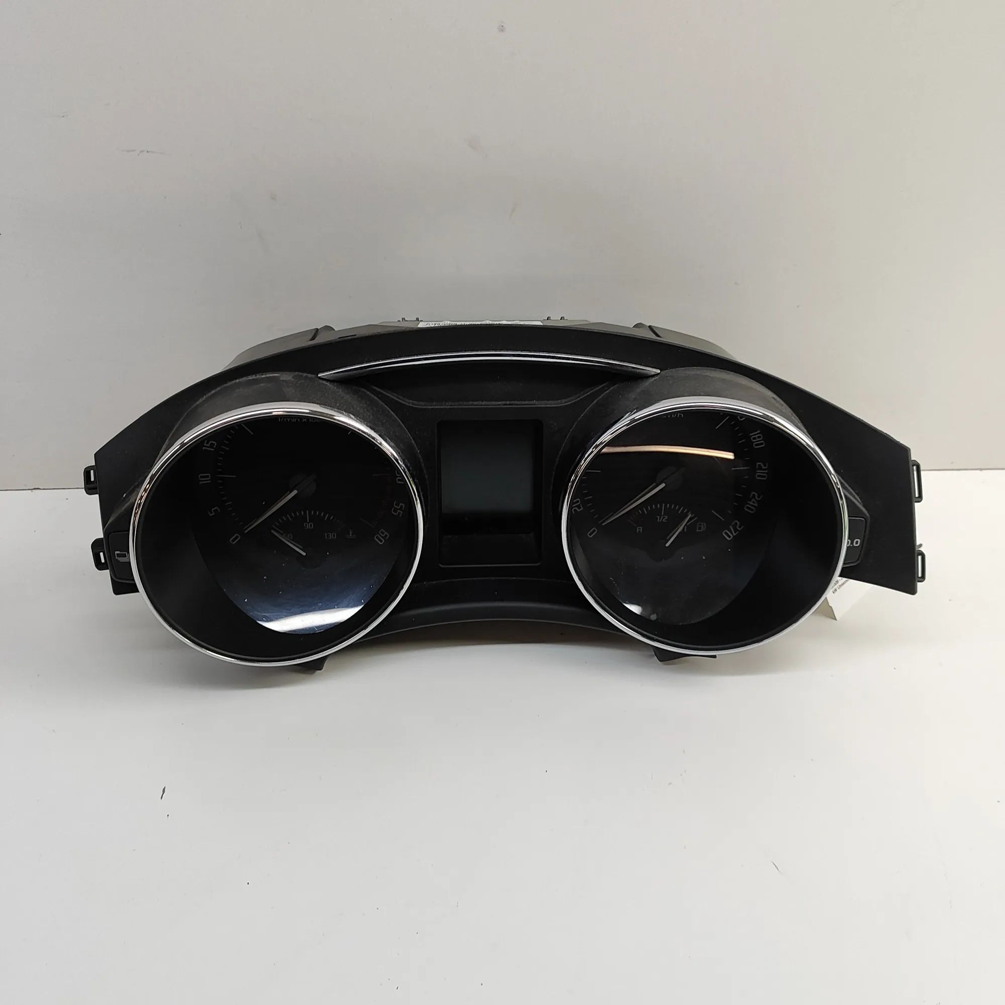 Skoda Superb (3T) Instrument Cluster Speedometer Instrument Cluster Speedometer — SKODA SUPERB (...