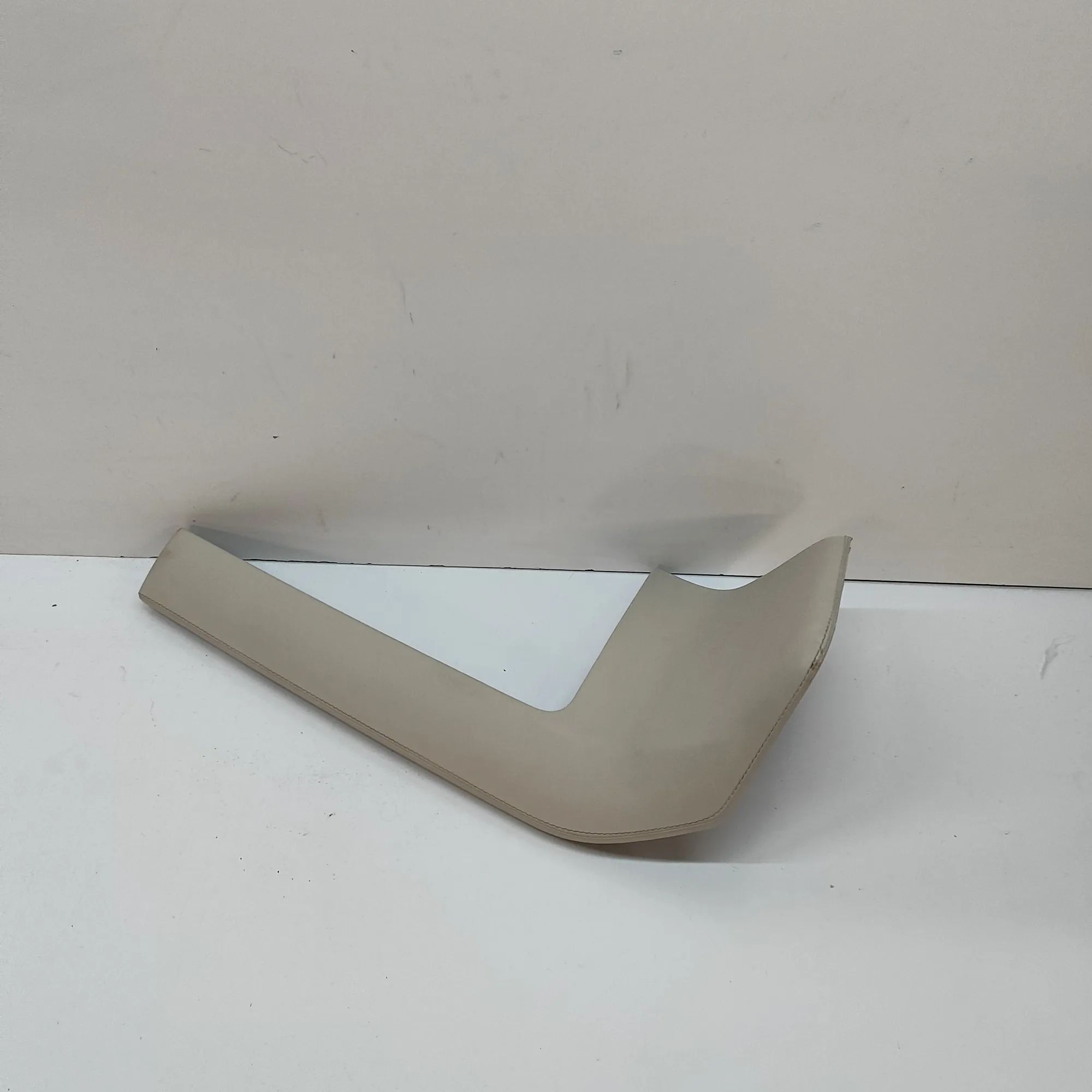 Tesla Model X Lower dashboard trim Lower dashboard trim — TESLA MODEL X (2013-...)...