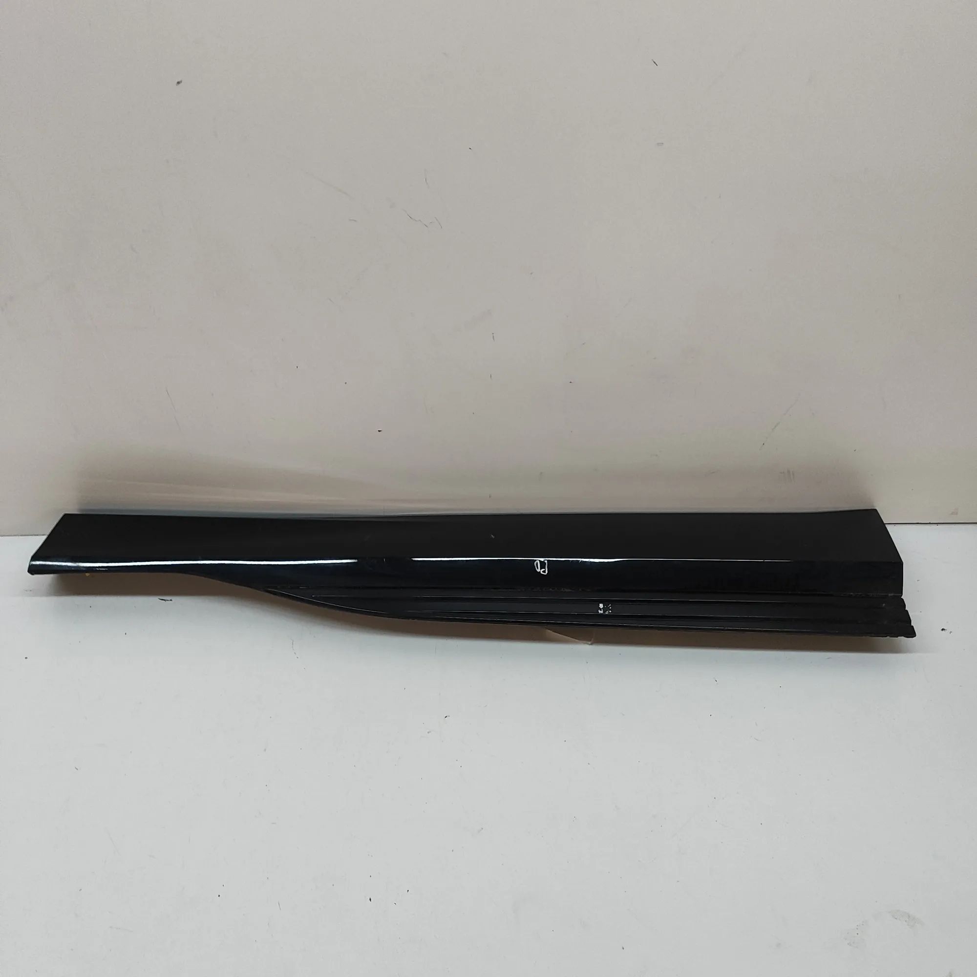 Audi Q8 Front Right Door Lower Molding Front Right Door Lower Molding — AUDI Q8 (E-TRO...