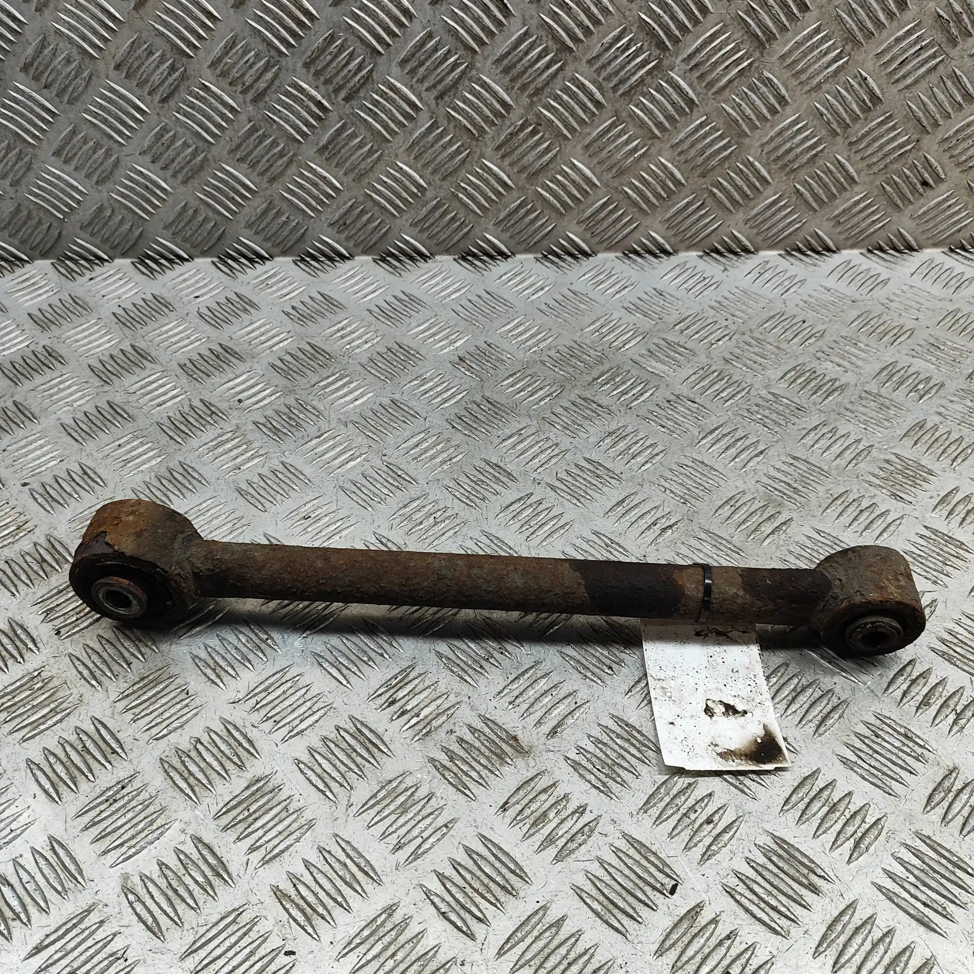 Mitsubishi Lancer Control arm — rear left Control arm — rear left — MITSUBISHI LANCER (VI...