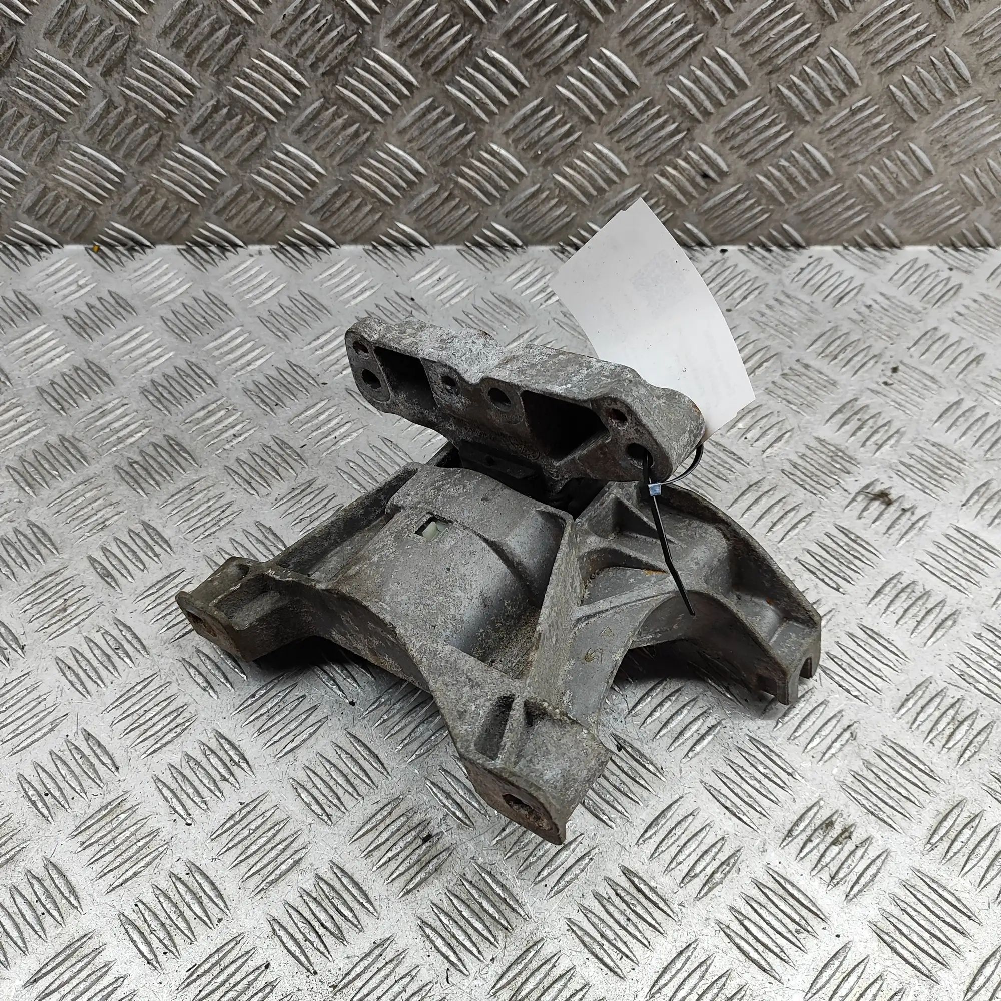 Toyota Proace Right Side Engine Mount Right Side Engine Mount — TOYOTA PROACE (Van MD...