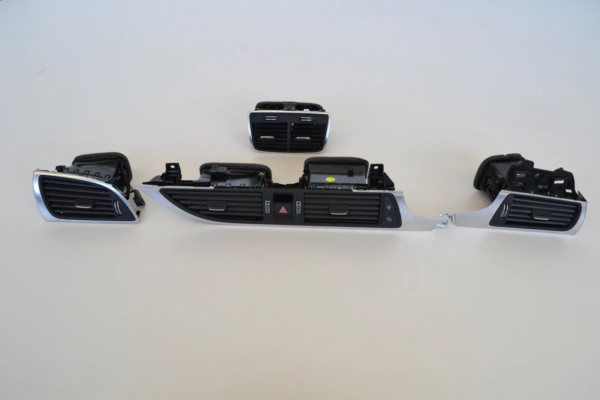 Audi A6 (C7) Dashboard Air Vents Dashboard Air Vents — AUDI A6 (4G2, C7, 4GC) (2...