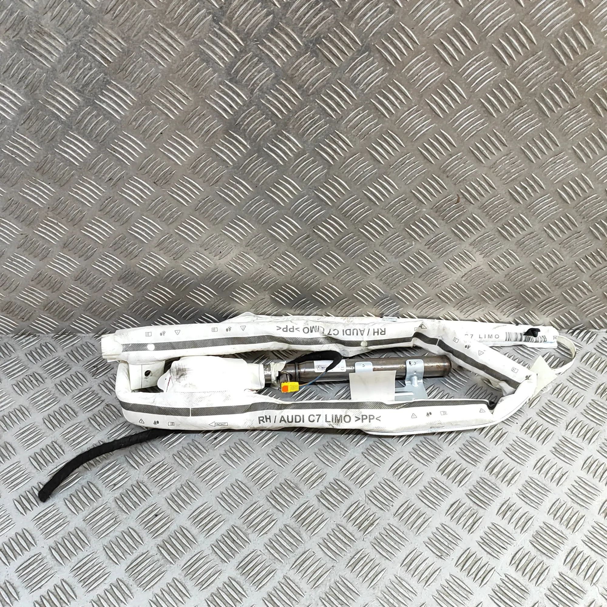 Audi A6 (C7) Right Side Roof Safety Curtain SRS Right Side Roof Safety Curtain SRS — AUDI A6 (4...