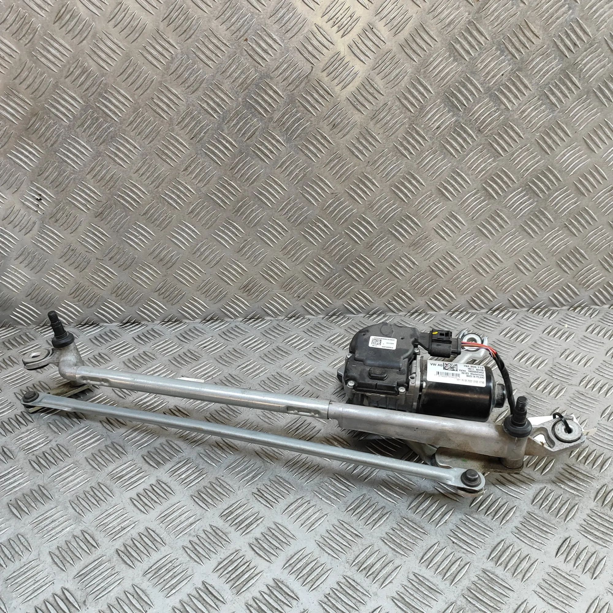 Porsche Cayenne Front Windshield Wiper Mechanism Front Windshield Wiper Mechanism — PORSCHE CAYE...