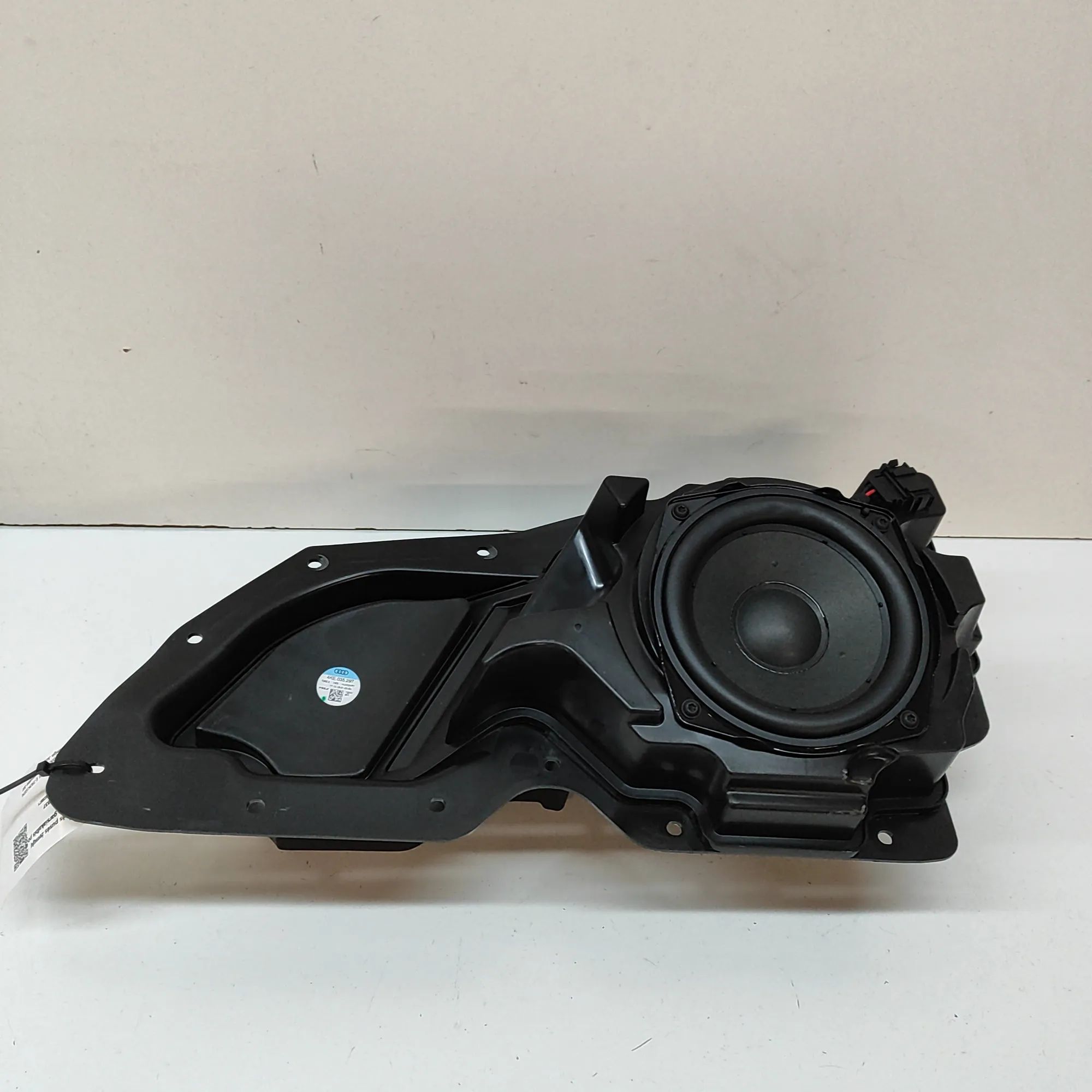 Audi e-tron Front Left Door Speaker Front Left Door Speaker — AUDI E-TRON (GEN) (20...