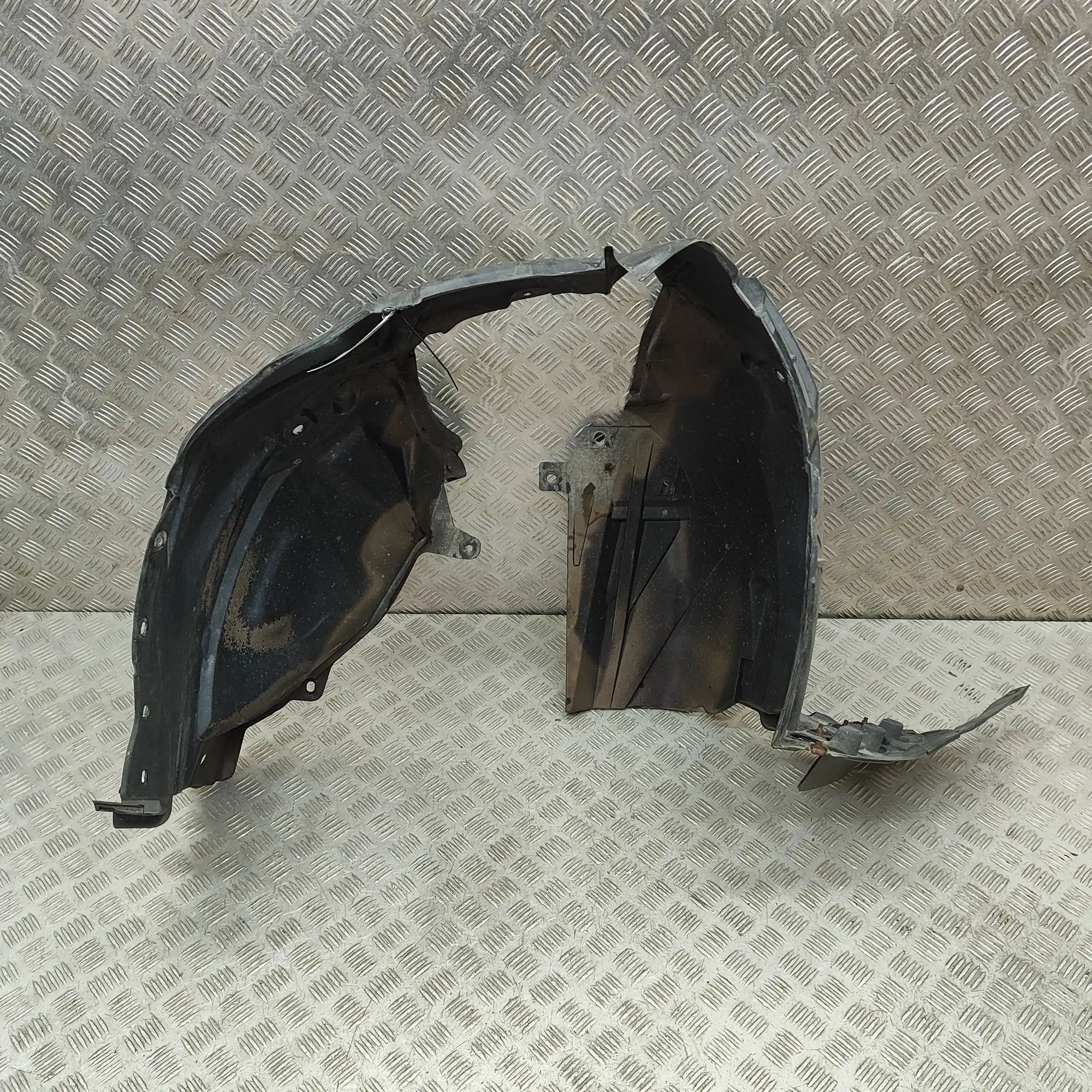 Nissan Leaf Front Right Arch Liner Front Right Arch Liner — NISSAN LEAF (ZE1) (201...