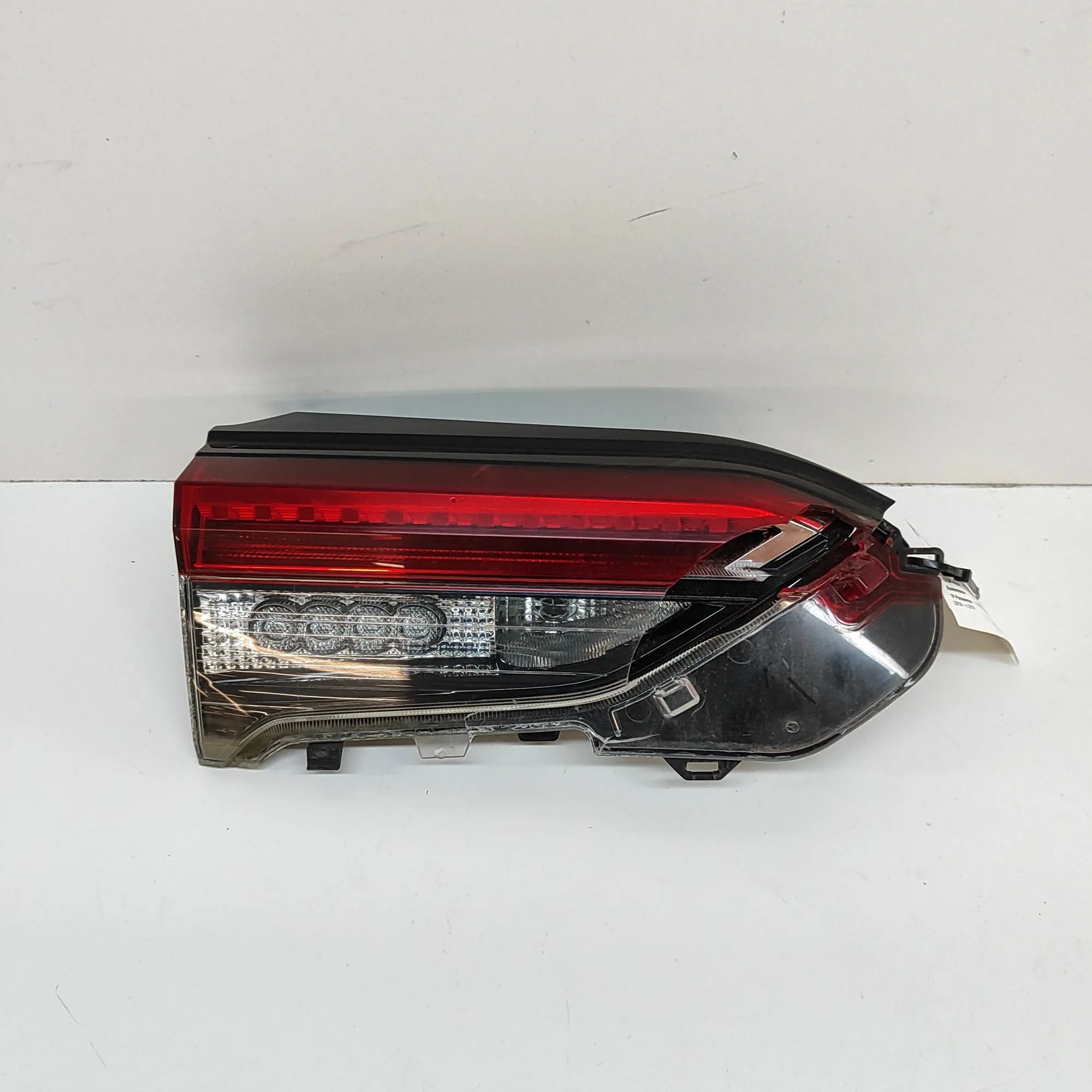 Toyota RAV4 (XA40) Left Side Tailgate Tail Light Left Side Tailgate Tail Light — TOYOTA RAV (4 V...
