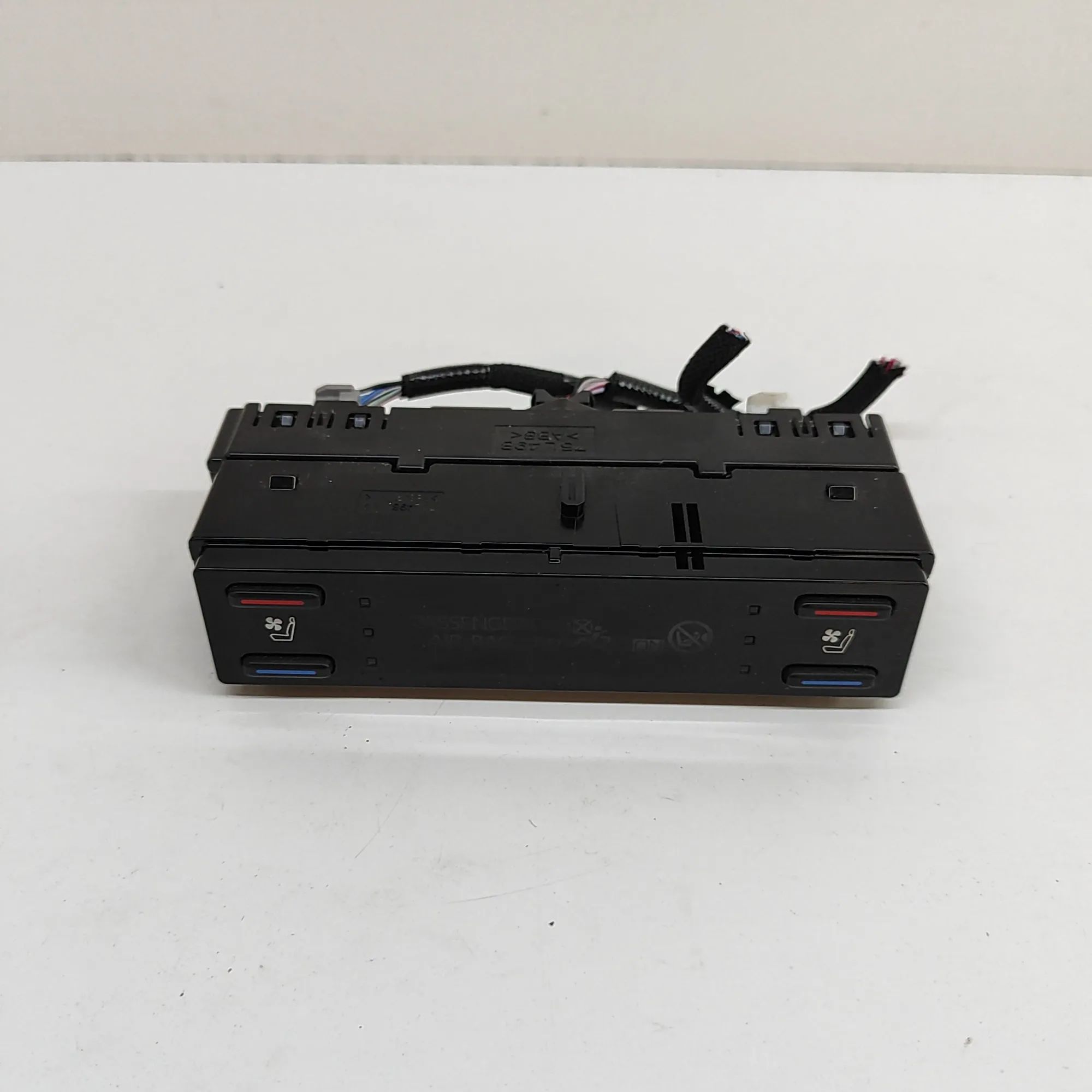 Toyota RAV4 (XA40) Seat heating switch Seat heating switch — TOYOTA RAV (4 V XA50) (20...