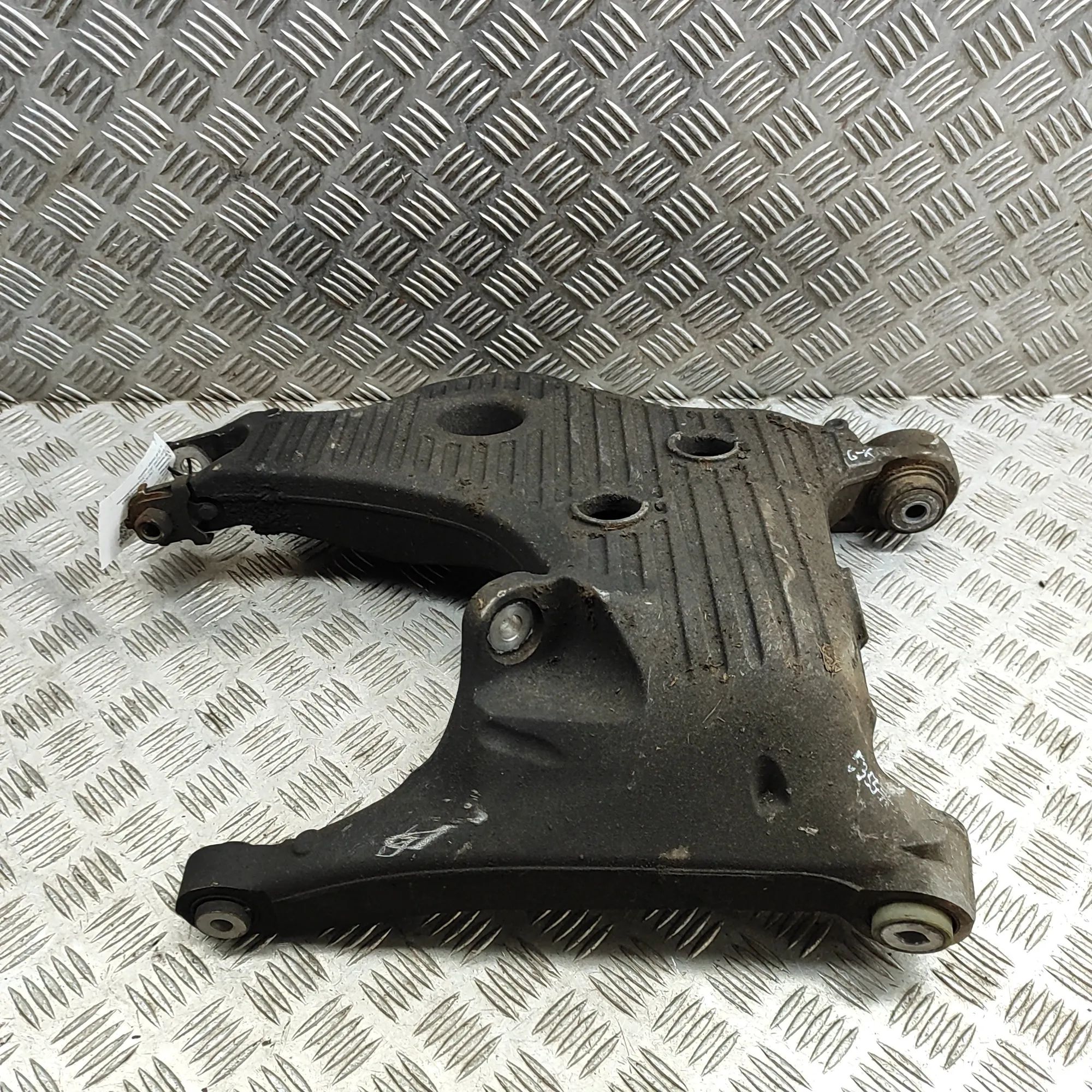 Land Rover Range Rover Sport (L494) Rear Left Lower Control Arm Rear Left Lower Control Arm — LAND ROVER RANGE ...