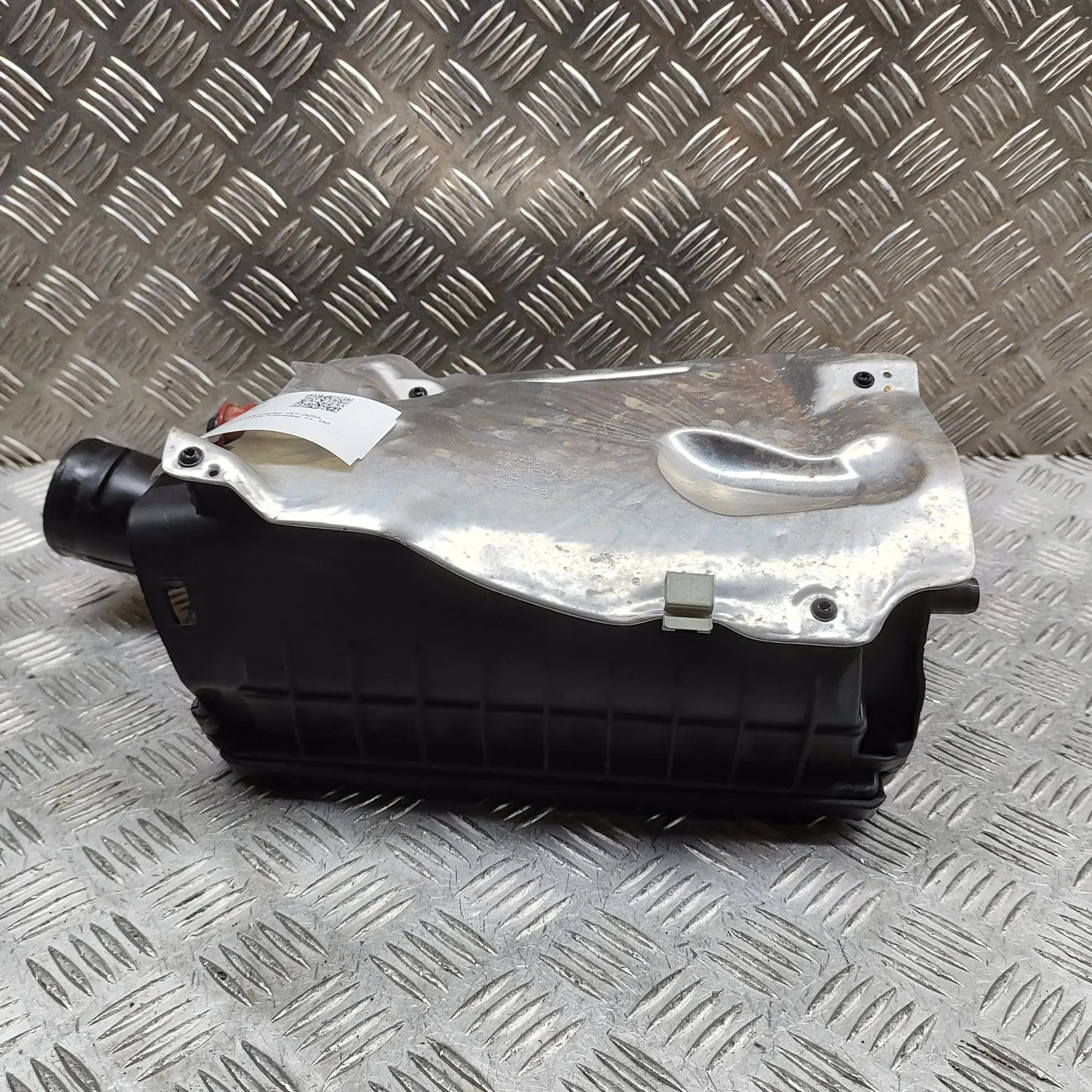 Mercedes-Benz GLC (X253) Ilmanpuhdistin  Air Filter Box — MERCEDES BENZ GLC (X253, C253)...