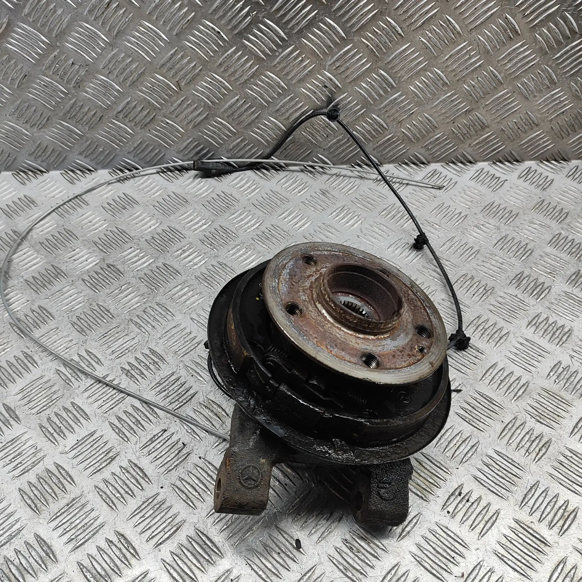 Mercedes-Benz V / Vito / EQV (W447) Rear Left Wheel Hub Spindle Rear Left Wheel Hub Spindle — MERCEDES BENZ VIT...