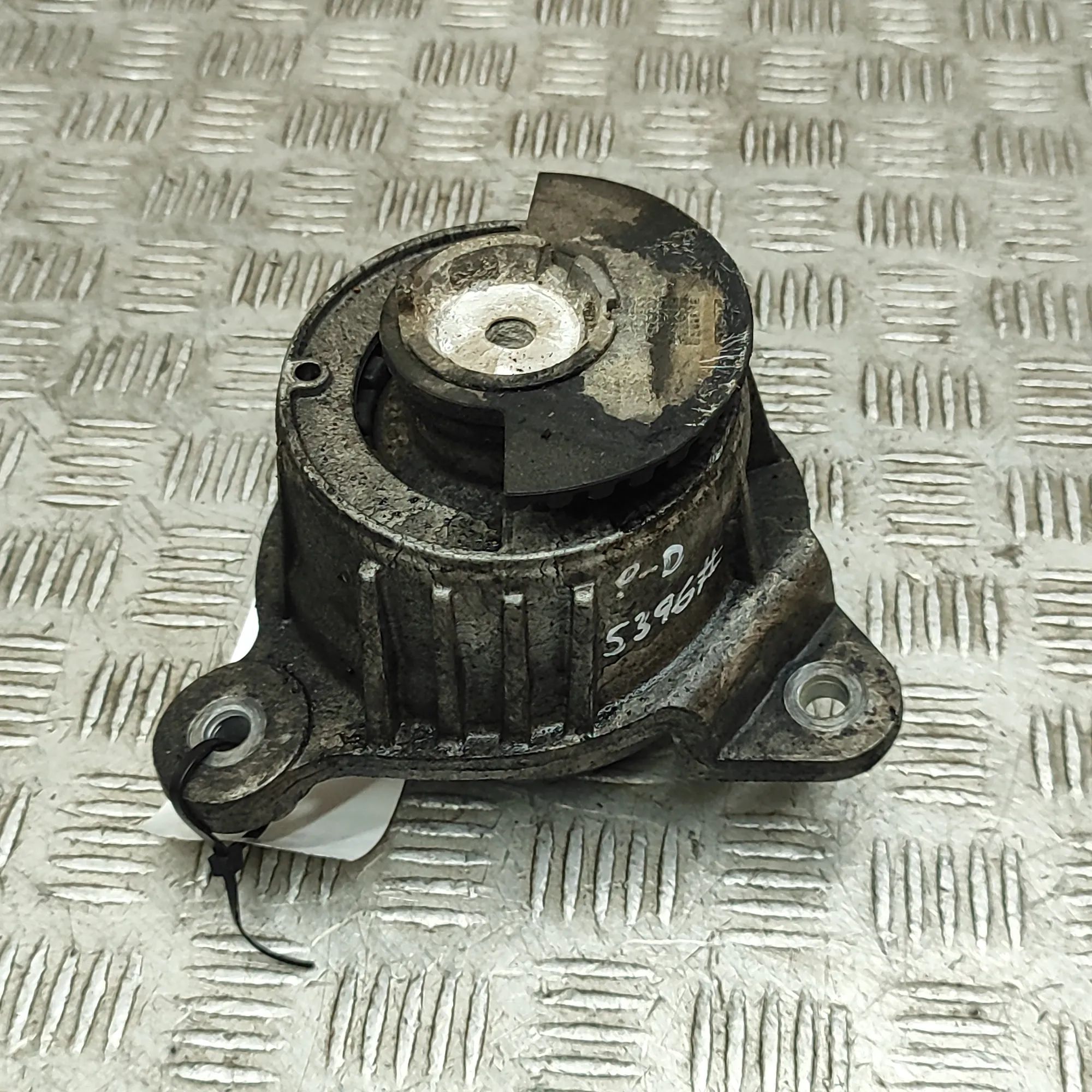 Mercedes-Benz V / Vito / EQV (W447) Right Side Engine Mount Right Side Engine Mount — MERCEDES BENZ VITO (T...