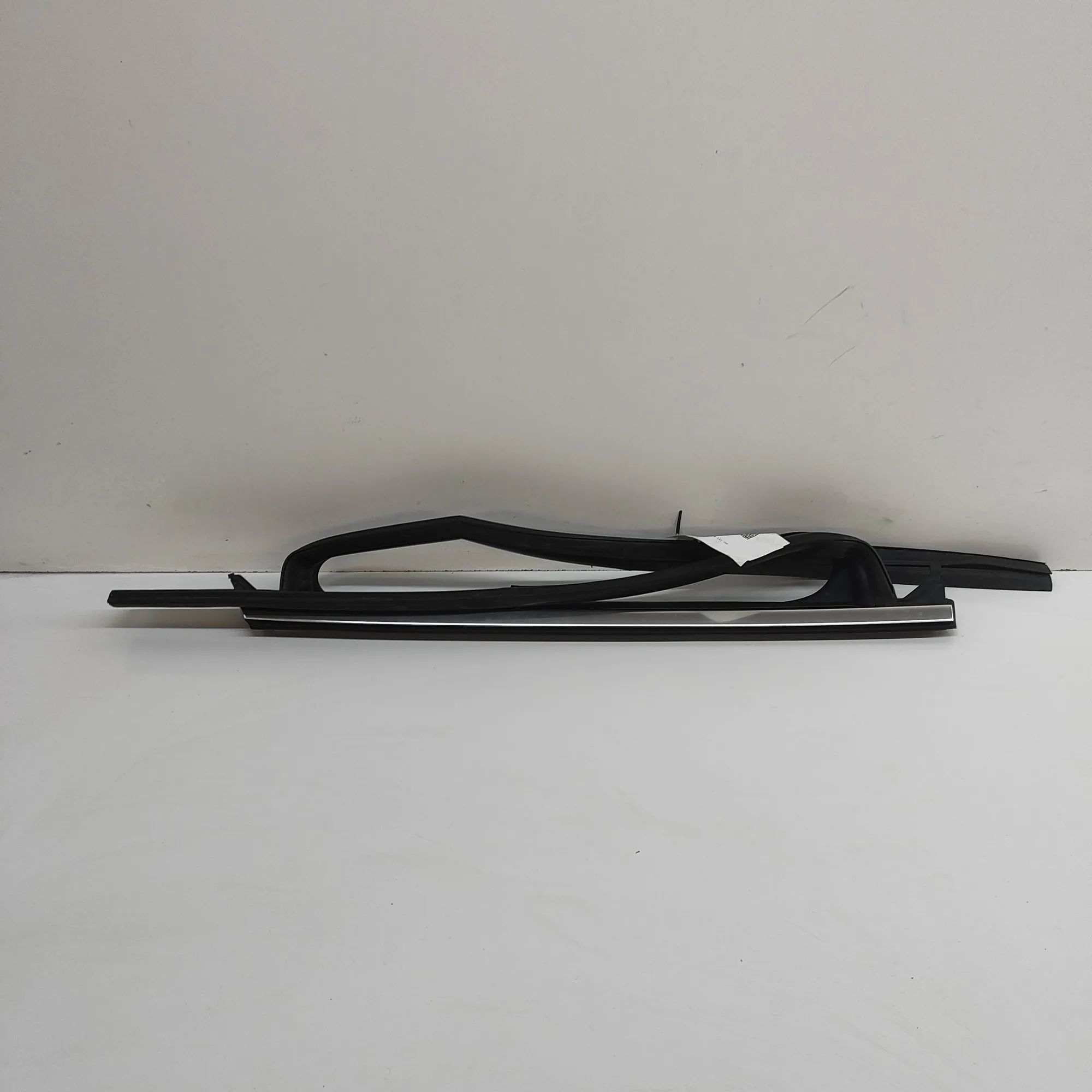 Audi Q3 (8U) Upper door trim strip — rear left Upper door trim strip — rear left — AUDI Q3 (F3...