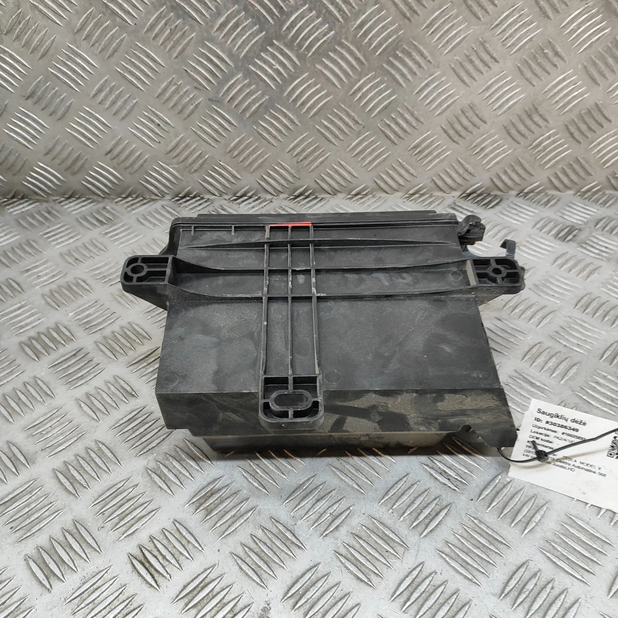 Tesla Model X Fuse box Fuse box — TESLA MODEL X (2013-...) — 1535152-0...