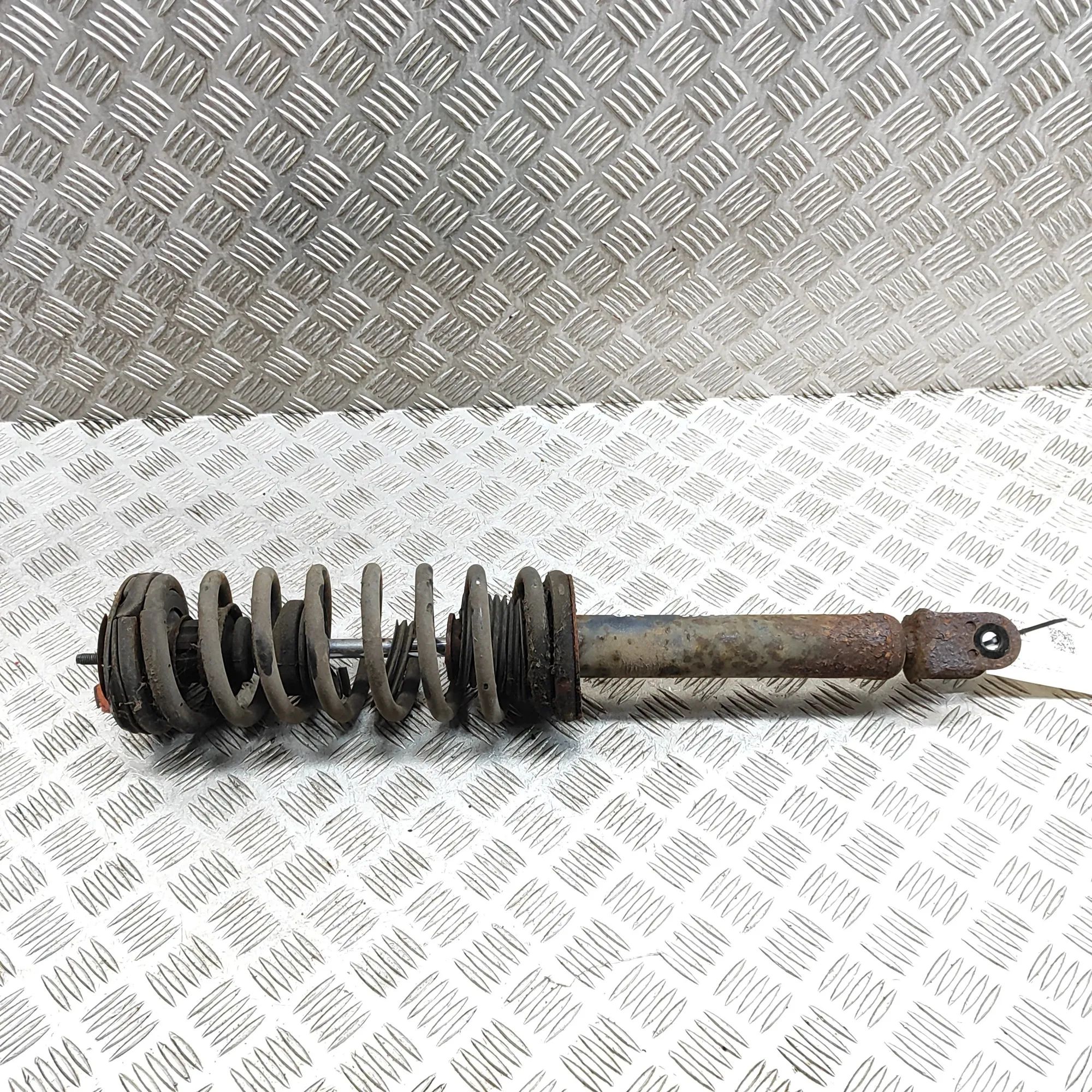 Nissan 300ZX Shock absorber — rear left Shock absorber — rear left — NISSAN 300 (ZX Cab...