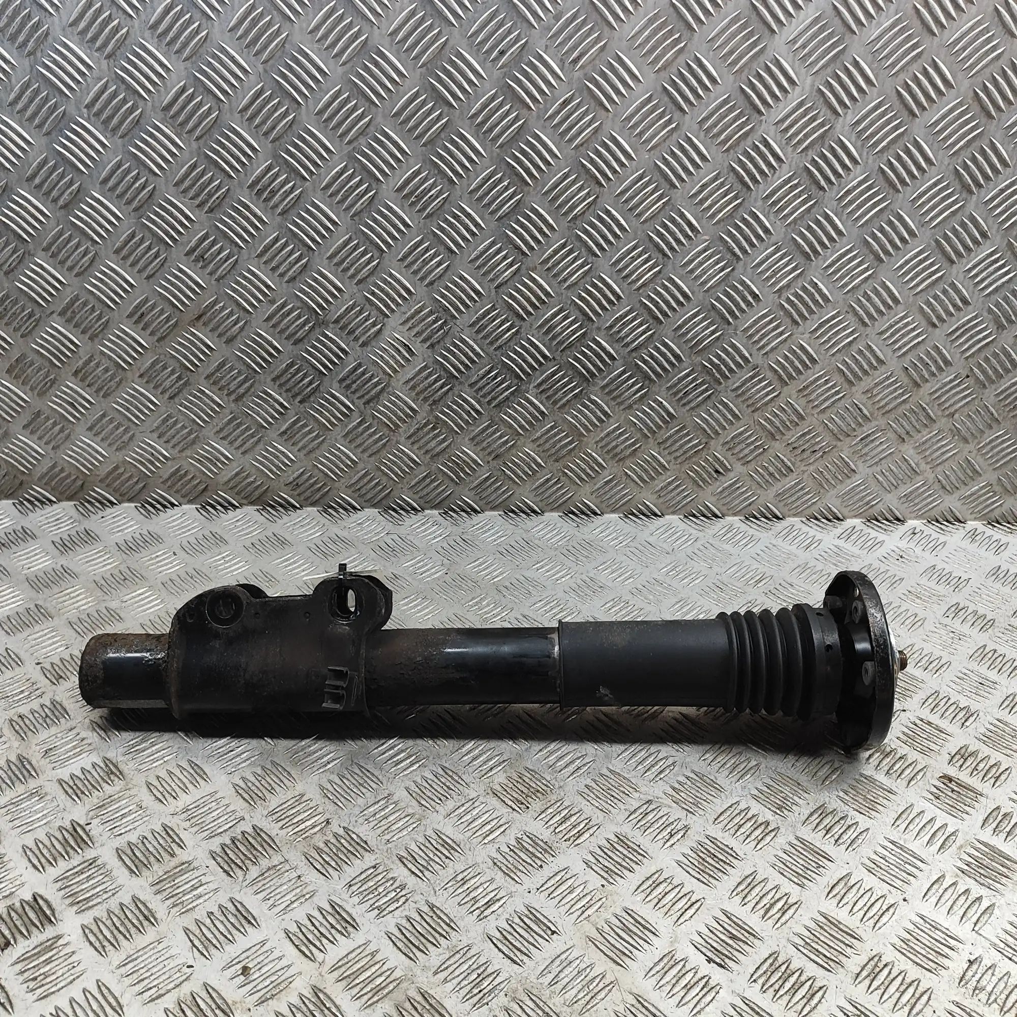 Volkswagen Crafter Shock absorber — front left Shock absorber — front left — VW CRAFTER (30-50...