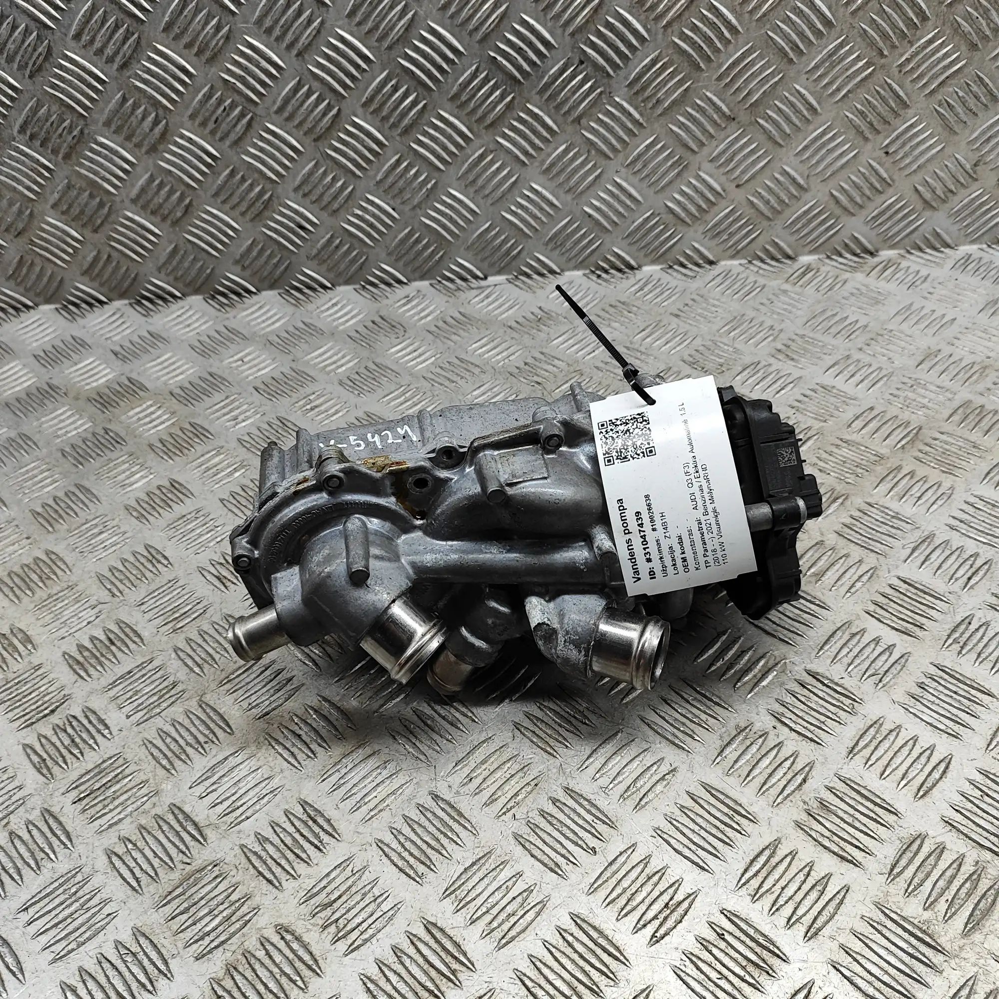 Audi Q3 (F3) водяной насос Water pump — AUDI Q3 (F3) (2018-...) — 05E90759...