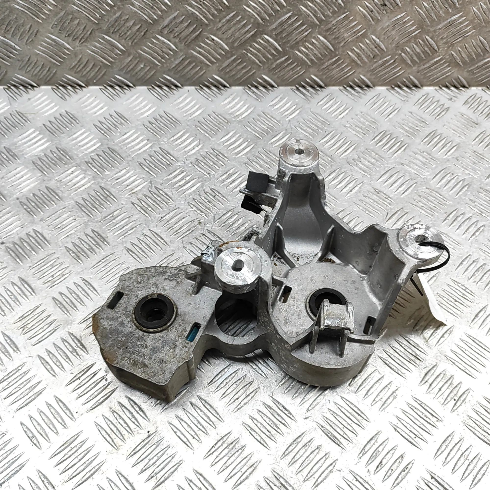 Mercedes-Benz EQS (V297 / X296) Left Side Engine Mount Left Side Engine Mount — MERCEDES BENZ EQS (V29...