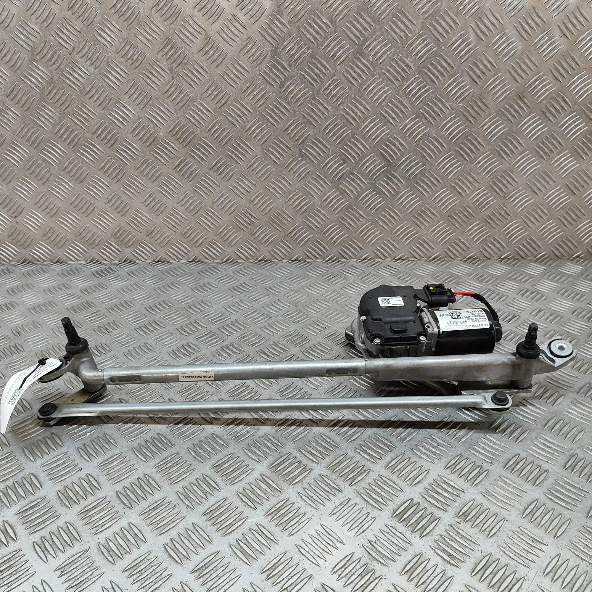 Porsche Cayenne Front Windshield Wiper Mechanism Front Windshield Wiper Mechanism — PORSCHE CAYE...