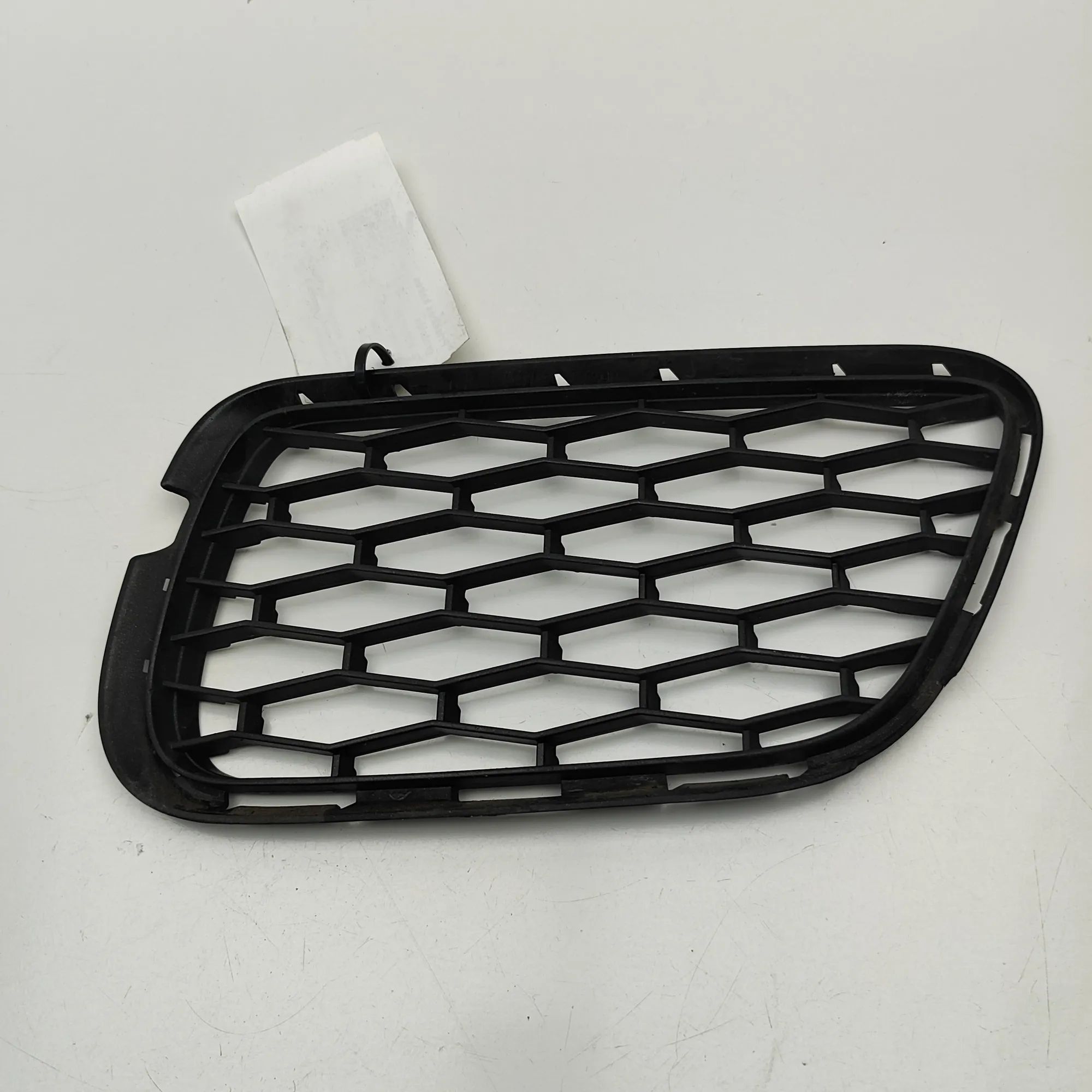 Maserati Quattroporte Grille — front — left Grille — front — left — MASERATI QUATTROPORTE (...