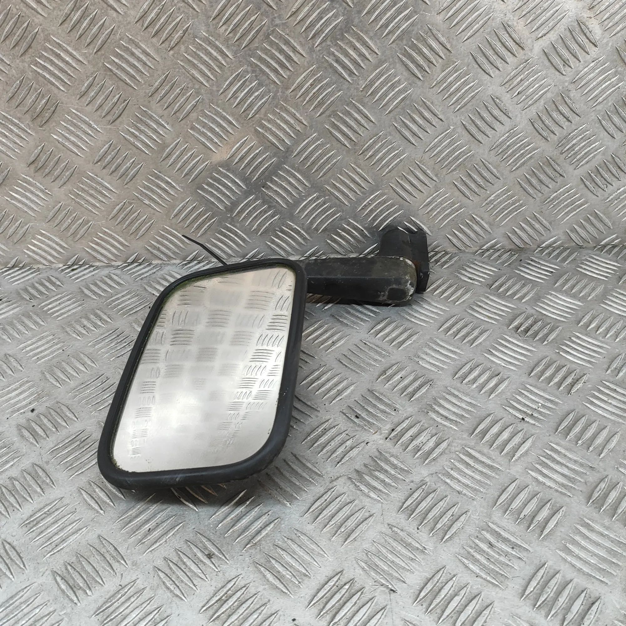 Land Rover Defender Right Side Wing Mirror Right Side Wing Mirror — LAND ROVER DEFENDER (L...