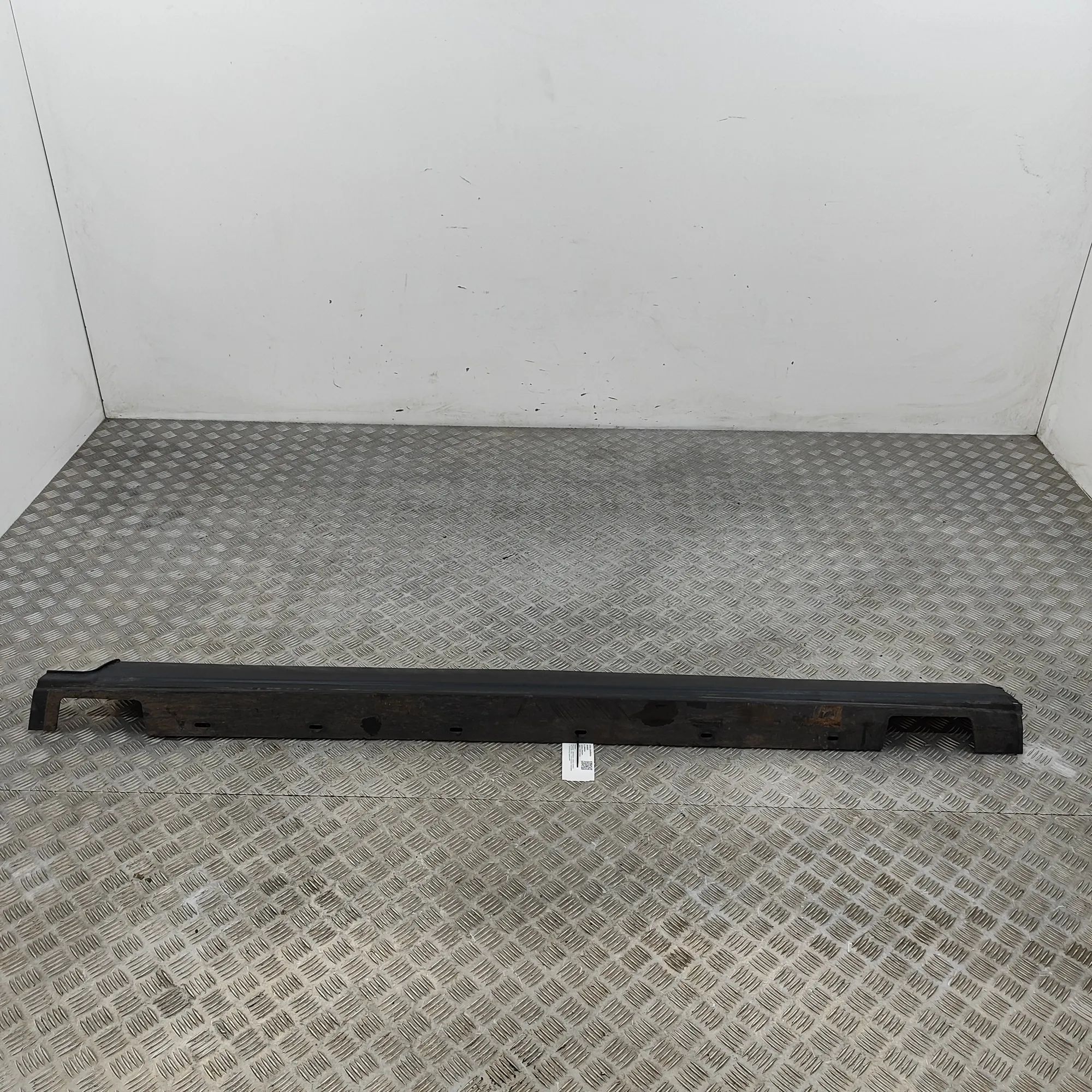Land Rover Range Rover Sport (L494) Left Side Plastic Sideskirt Cover Left Side Plastic Sideskirt Cover — LAND ROVER ...