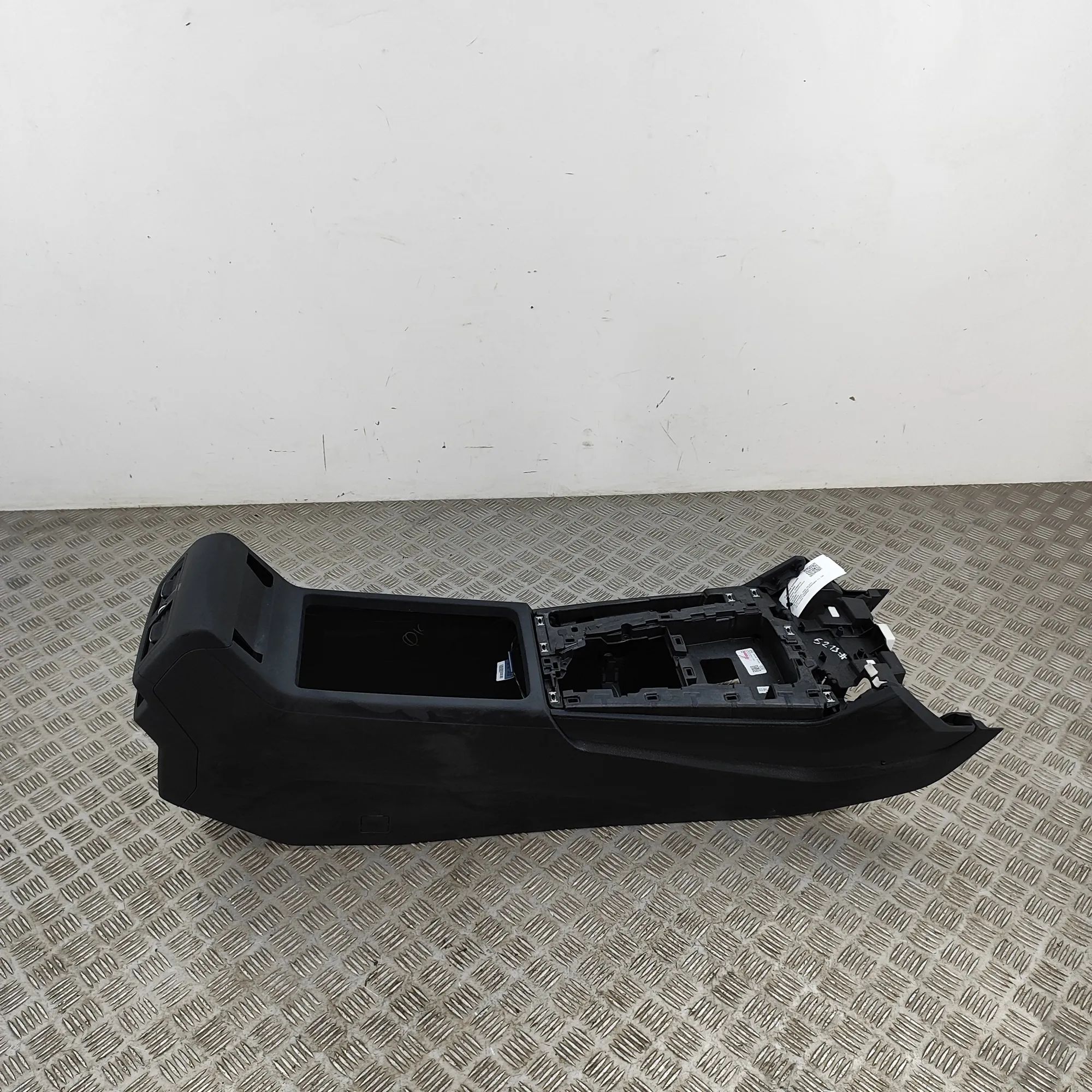 Audi Q5 (FY) center console center Console — AUDI Q5 (FY) (2016-...) — 80C8...
