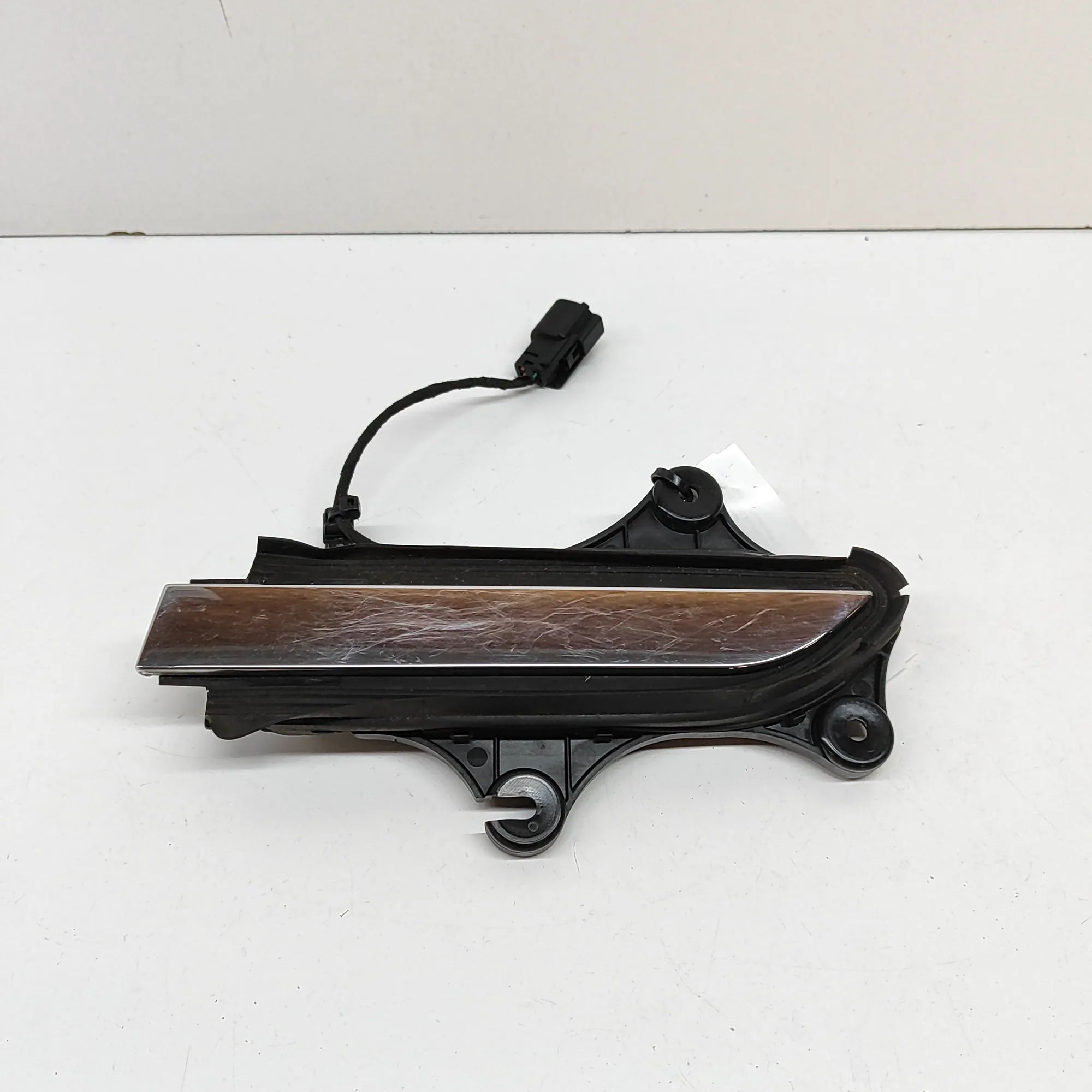 Tesla Model X Exterior door handle — front left Exterior door handle — front left — TESLA MODEL...