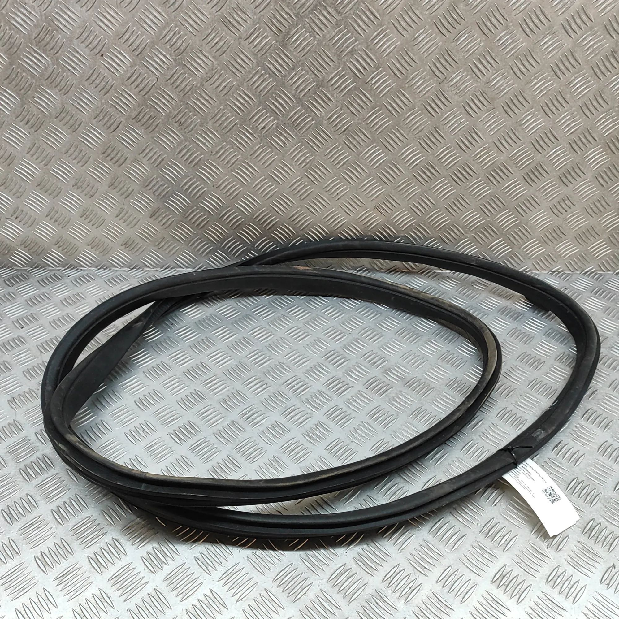 Tesla Model X Door rubber seal — front left Door rubber seal — front left — TESLA MODEL X (...