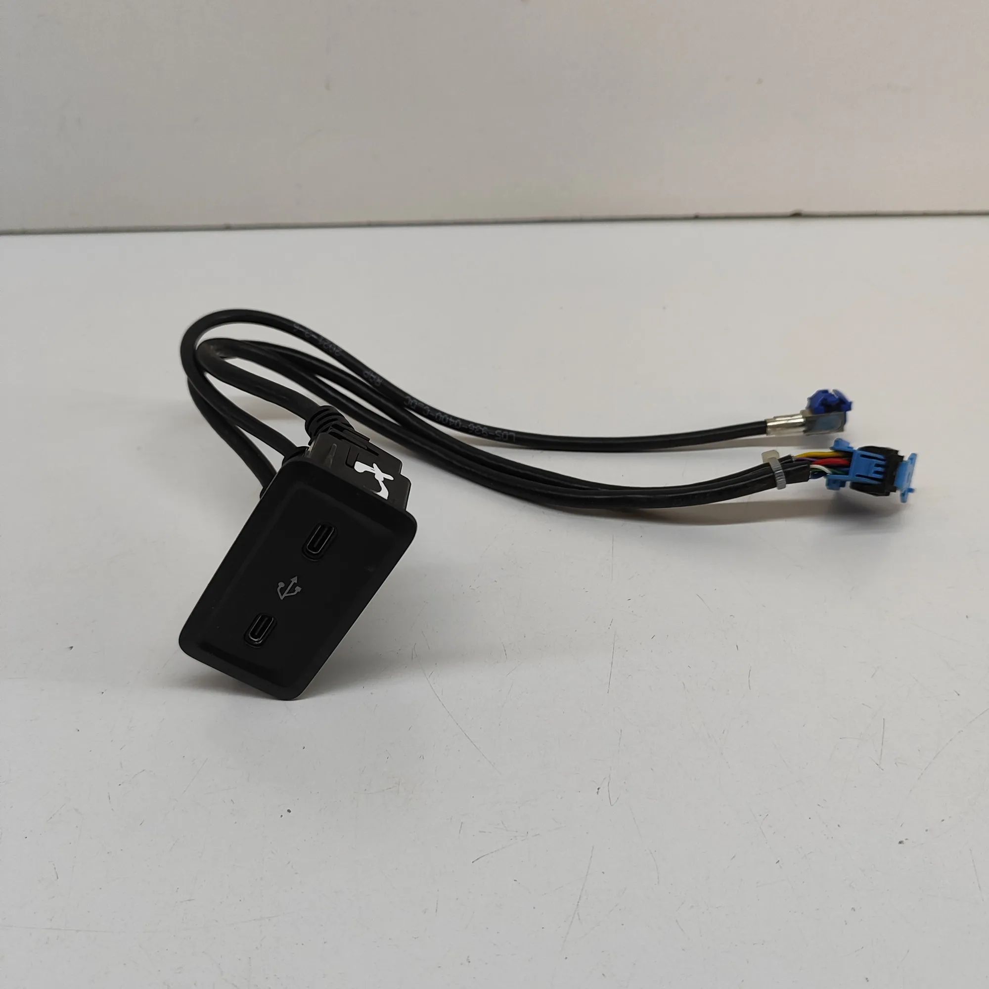 Mercedes-Benz EQS (V297 / X296) USB USB — MERCEDES BENZ EQS (V297) (2021-...) — A29...