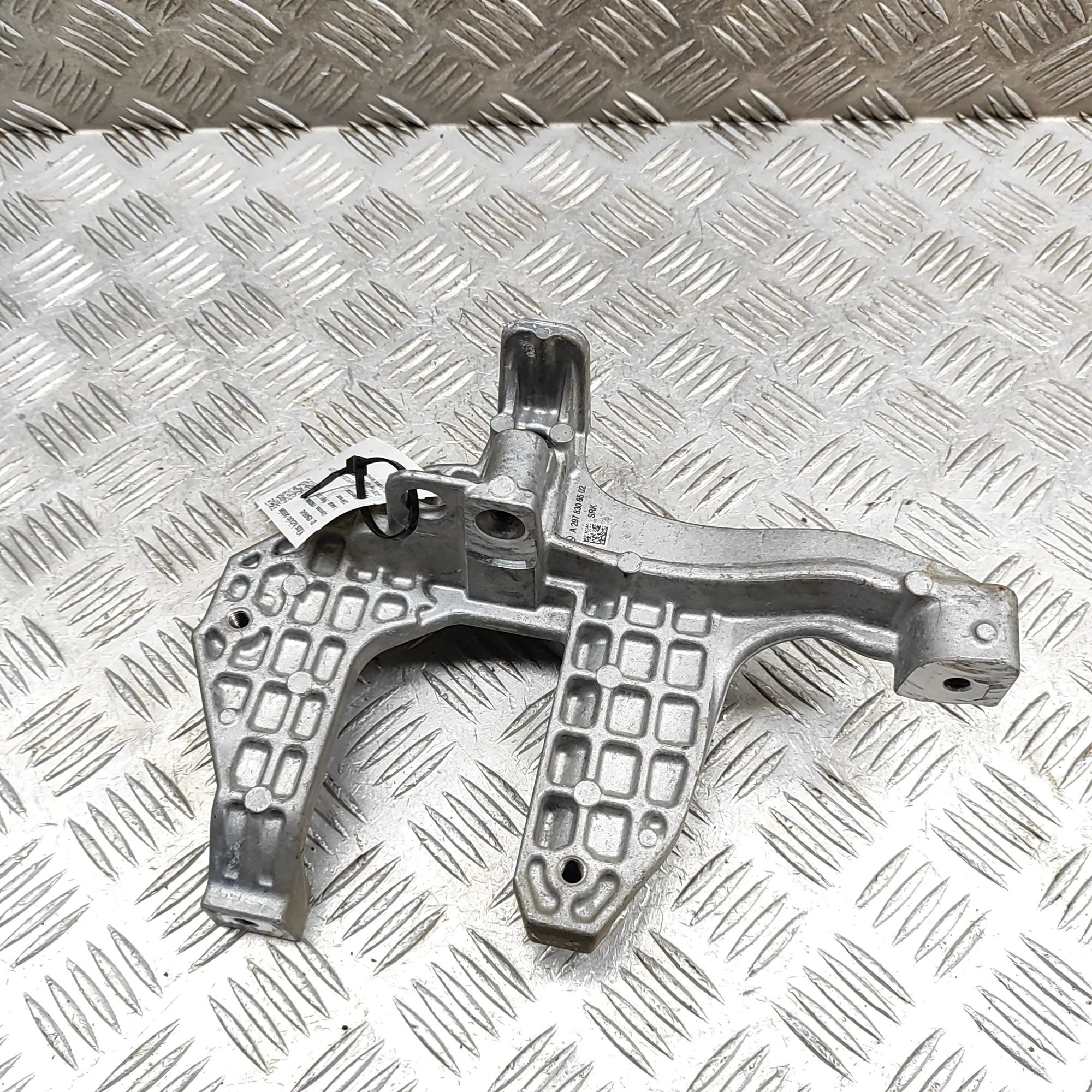 Mercedes-Benz EQS (V297 / X296) Left Side Engine Bracket Left Side Engine Bracket — MERCEDES BENZ EQS (V...