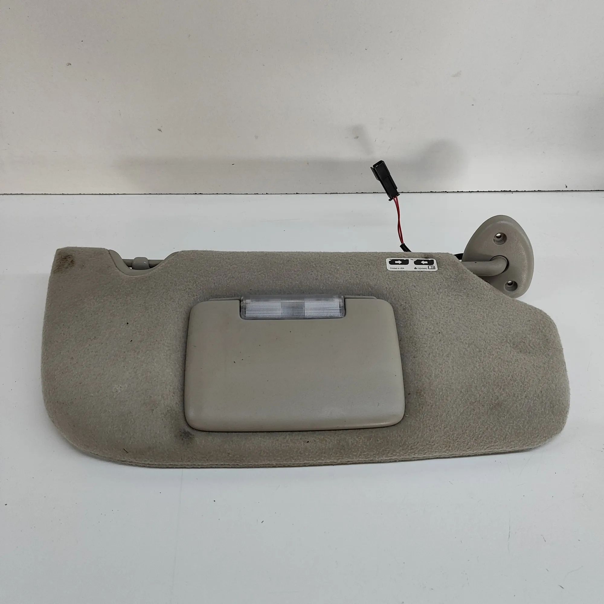 Chevrolet TrailBlazer Sun visor — right Sun visor — right — CHEVROLET TRAILBLAZER (KC_)...