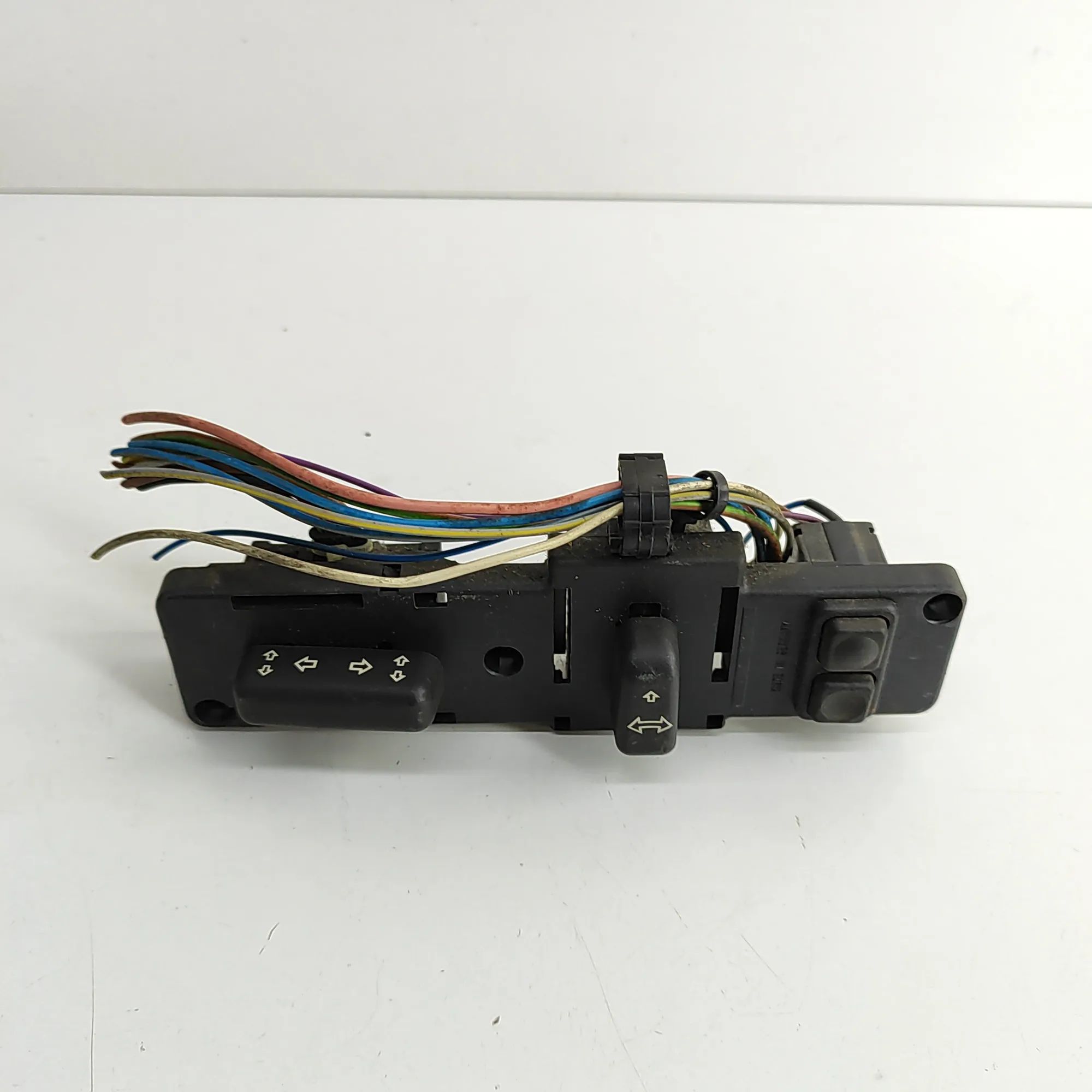 Land Rover Range Rover Left Seat Control Switches Left Seat Control Switches — LAND ROVER RANGE R...
