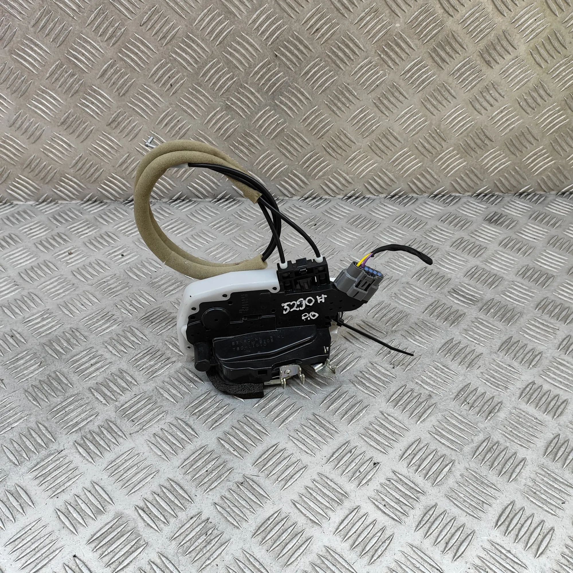 Nissan Leaf Door lock — front right Door lock — front right — NISSAN LEAF (ZE1) (20...
