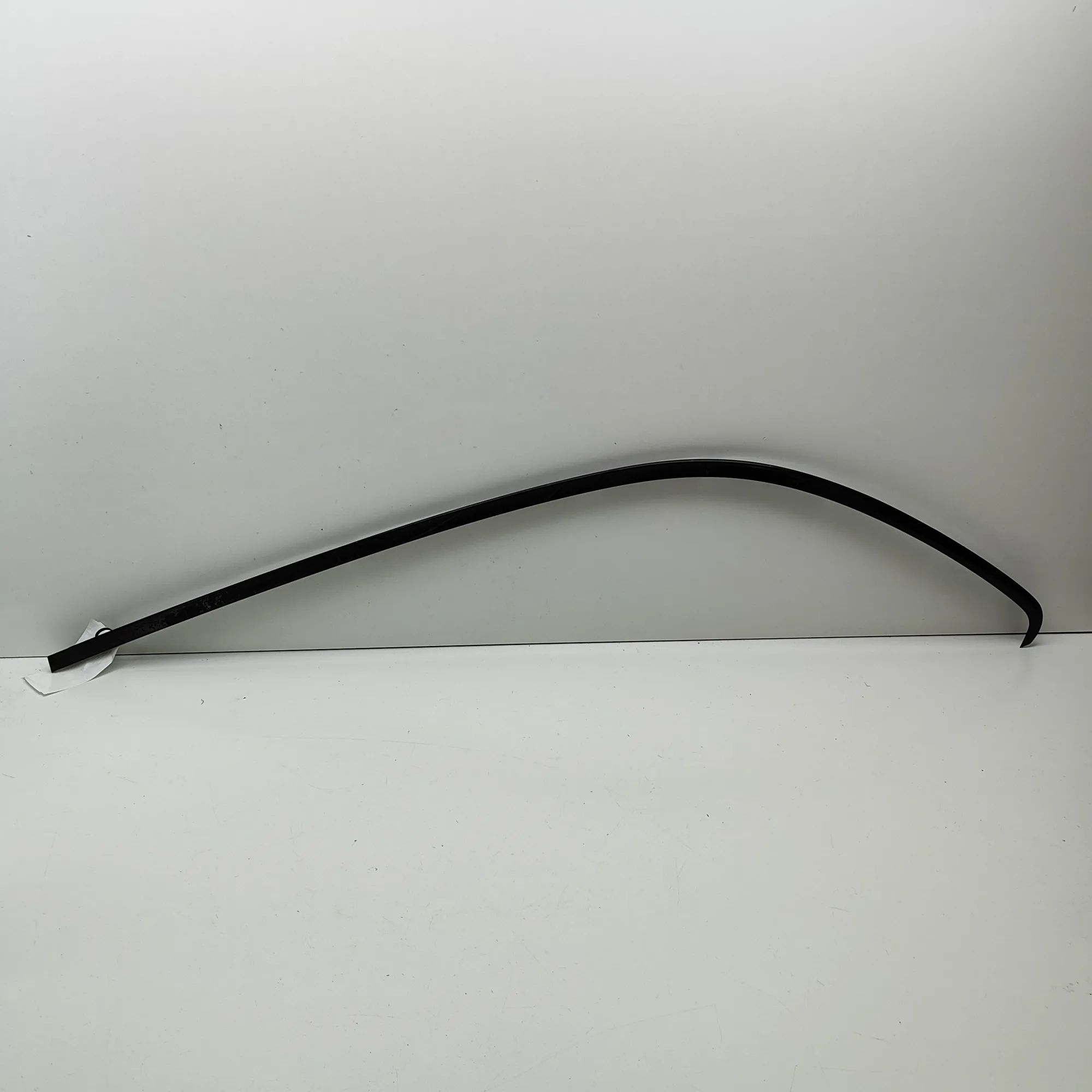 Jaguar XJ Upper door trim strip — rear left Upper door trim strip — rear left — JAGUAR XJ (...