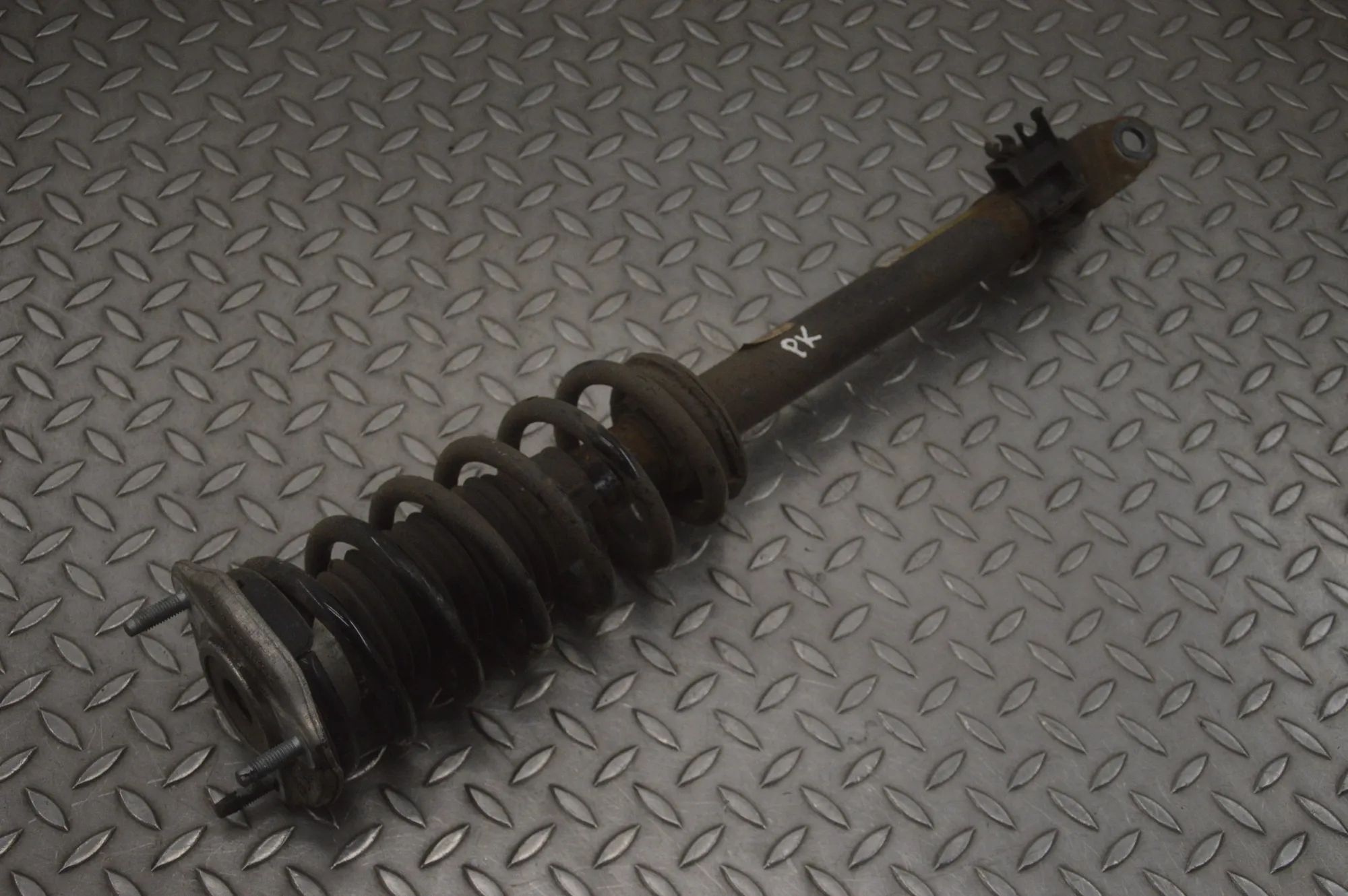 Mercedes-Benz A (W176) Shock absorber — front left Shock absorber — front left — MERCEDES BENZ C-C...